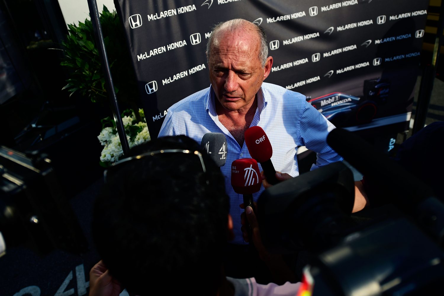 Dennis geeft McLaren ‘ongeveer een vijf’ voor 2016