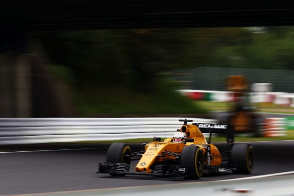 Formula One World Championship 2016, Round 17, Japanese Grand Prix, Suzuka, Japan, Friday 7 October 2016 - Kevin Magnussen (DEN) Renault Sport F1 Team RS16.