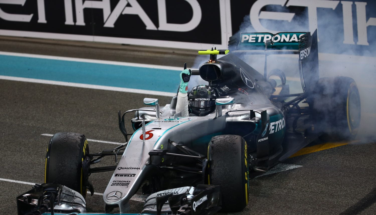 Rosberg pakt titel met tweede plaats