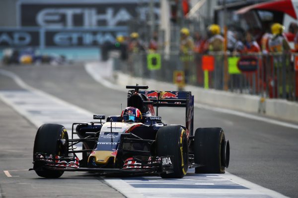 Formula One World Championship 2016, Round 21, Abu Dhabi Grand Prix, Abu Dhabi, United Arab Emirates, Friday 25 November 2016 - Daniil Kvyat (RUS) Scuderia Toro Rosso STR11 returns to the pits with a puncture.