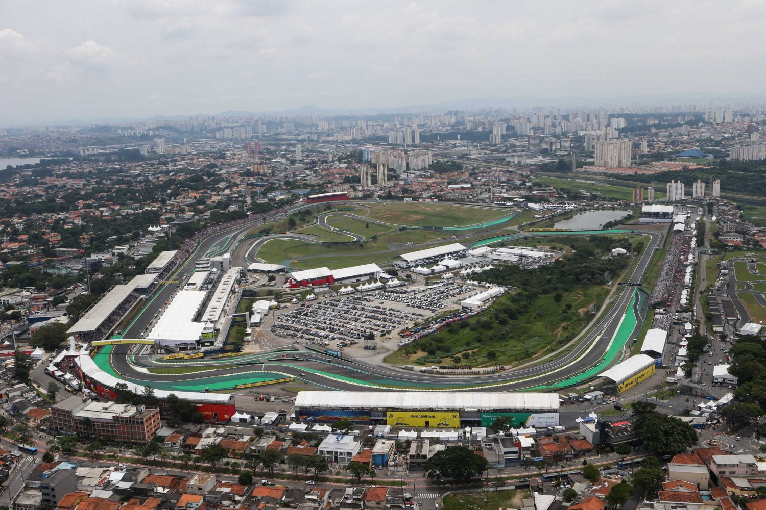 Bernie Ecclestone overweegt Interlagos te kopen