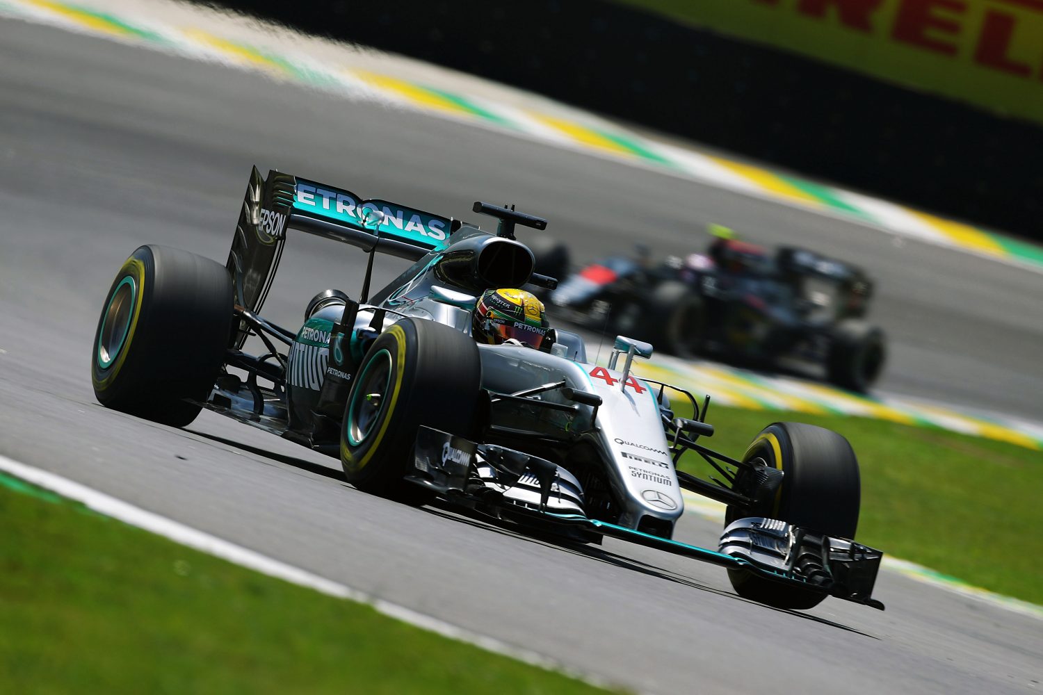 Button: ‘2017-regels kunnen Mercedes sterker maken’