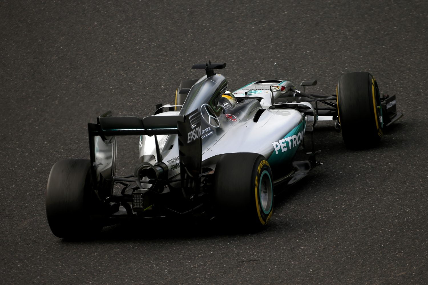 Tost adviseert: ‘bevries ontwikkeling Mercedes-motor’