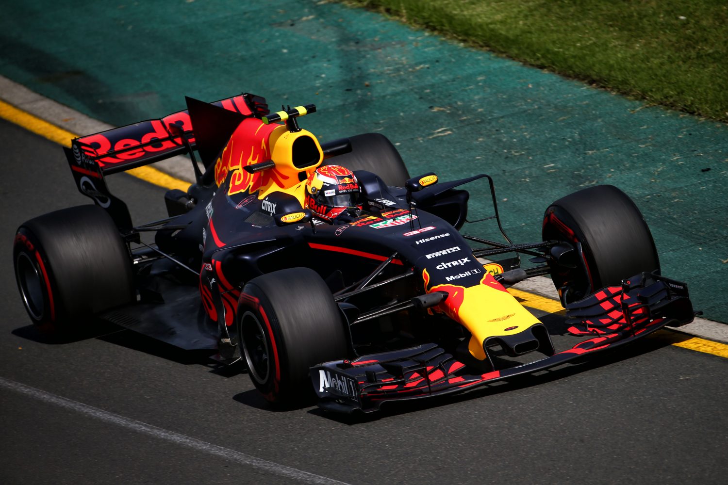 FORMULE 1 is vernieuwd en ligt nu in de winkel!