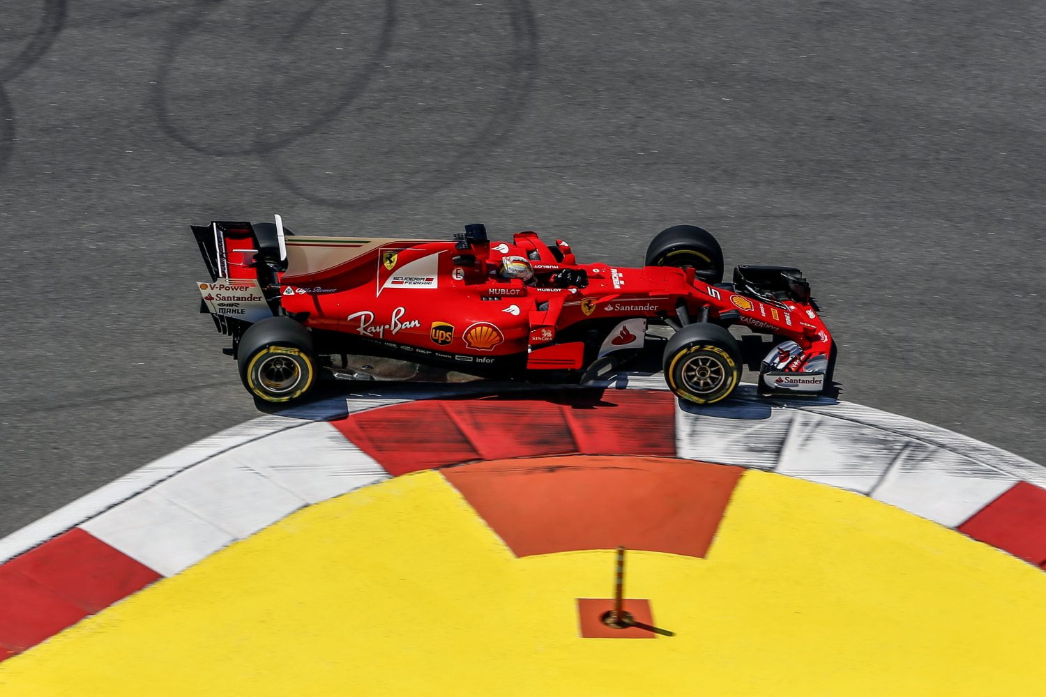 VT2: Vettel houdt Ferrari vooraan in Rusland
