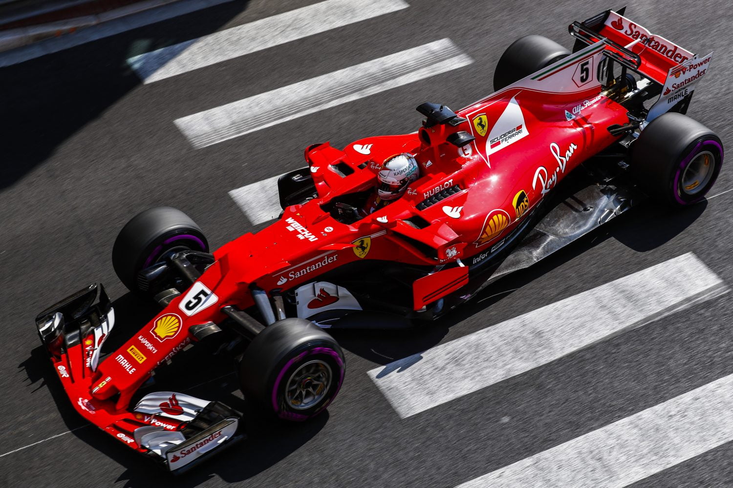 VT2: Vettel neemt het commando over