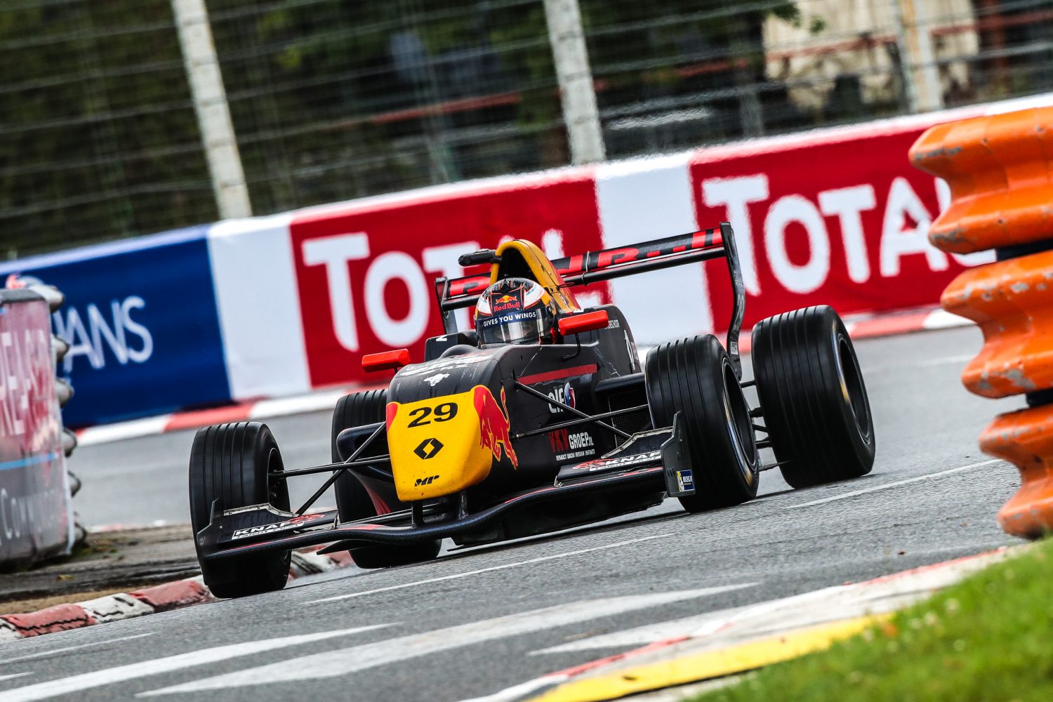 FR2.0: Wisselvallig weekend voor KNAF-talenten in Pau