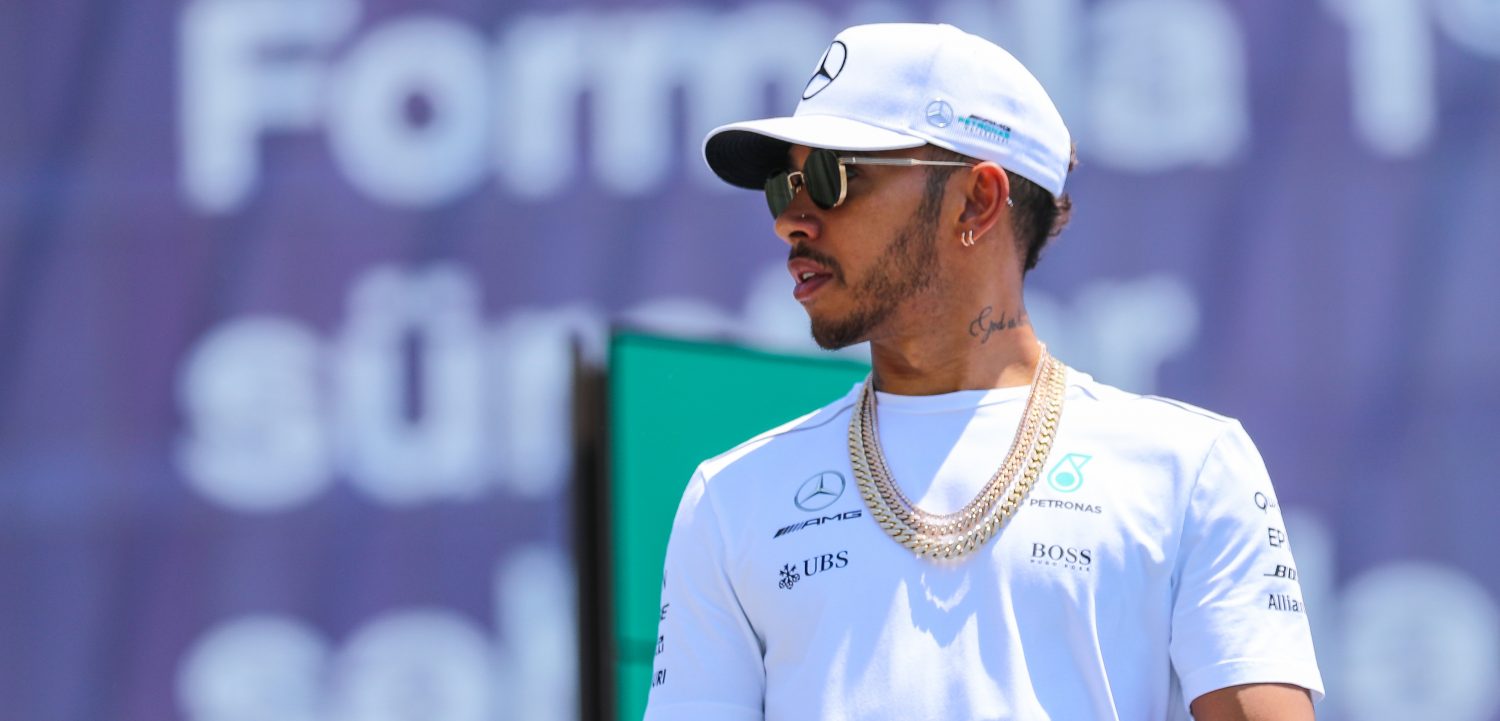 Hamilton niet geïnteresseerd in verzoeningsgesprek met Vettel