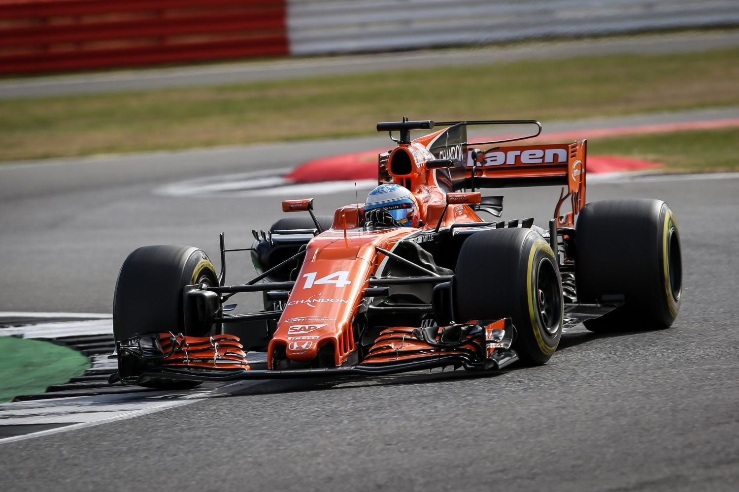 Alonso spreekt van ‘positieve dag’ ondanks gridstraf