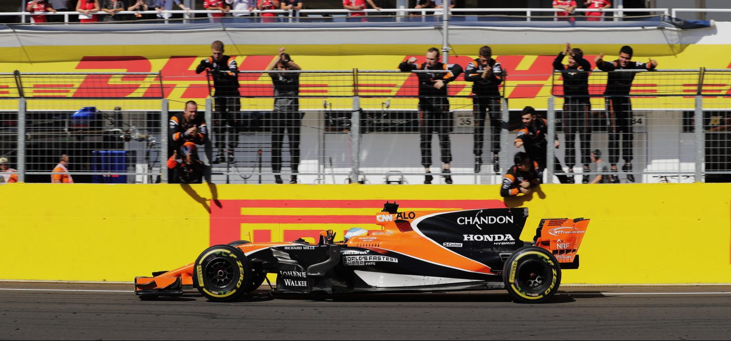 McLaren scoort voor eerste keer in 2017 met twee auto’s