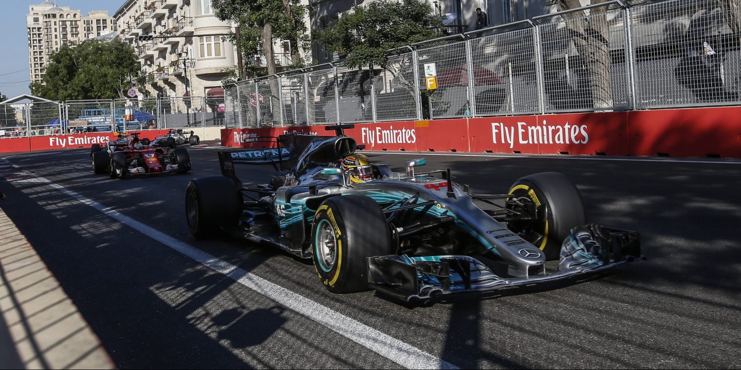 ‘Strijd tussen Mercedes en Ferrari is nu echt losgebarsten’