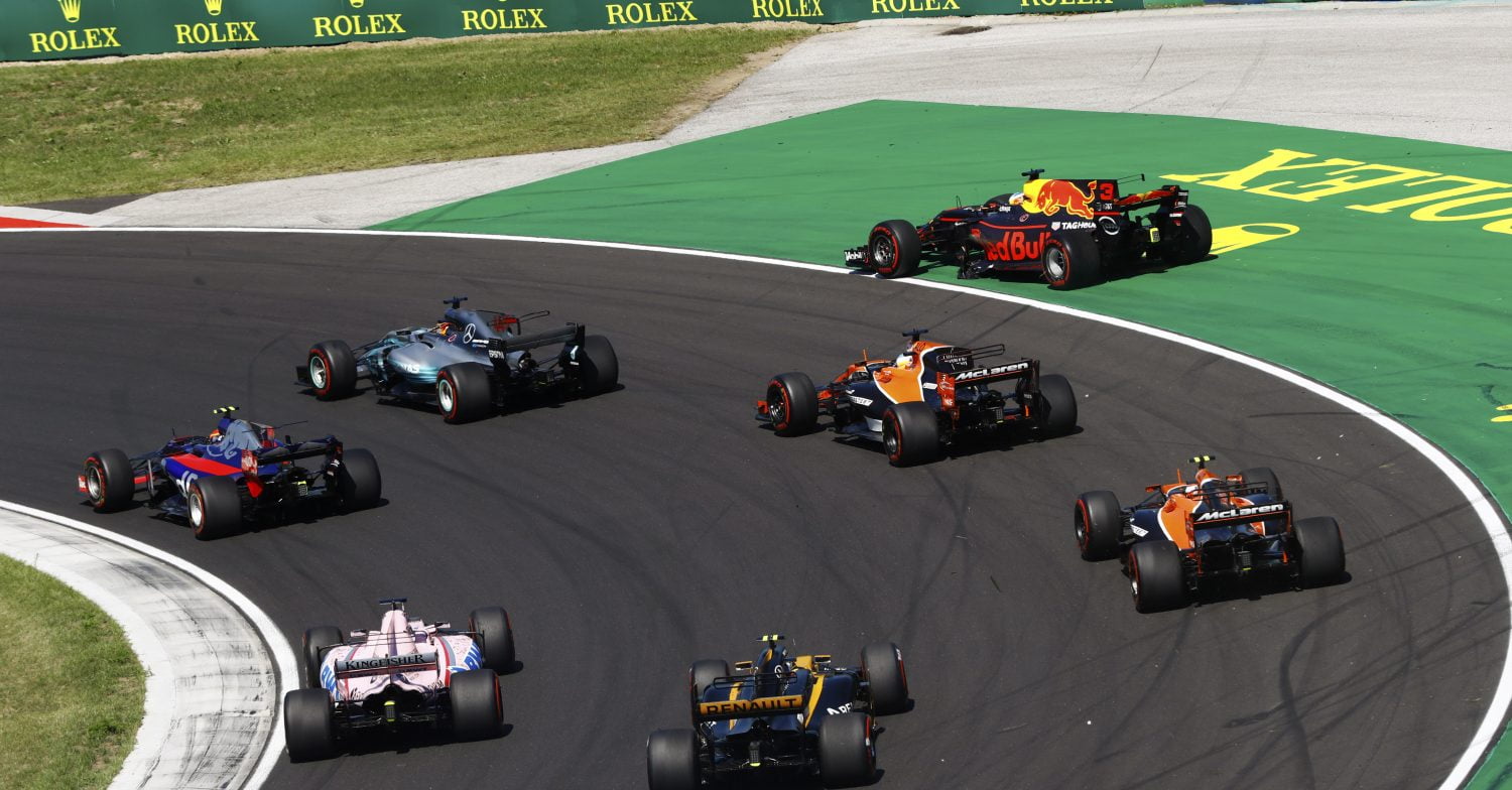 Horner: ‘Denk niet dat relatie Verstappen en Ricciardo hier onder lijdt’