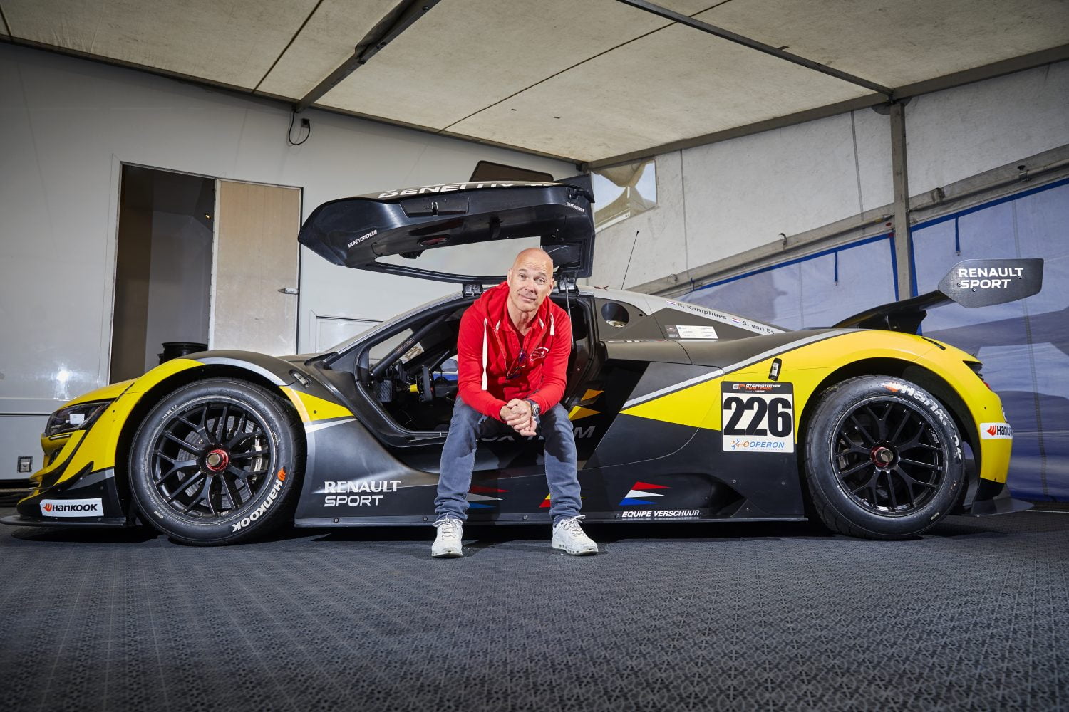 Rob Kamphues: ‘Boodschappen voor Ferrari in ruil voor pitskaart’