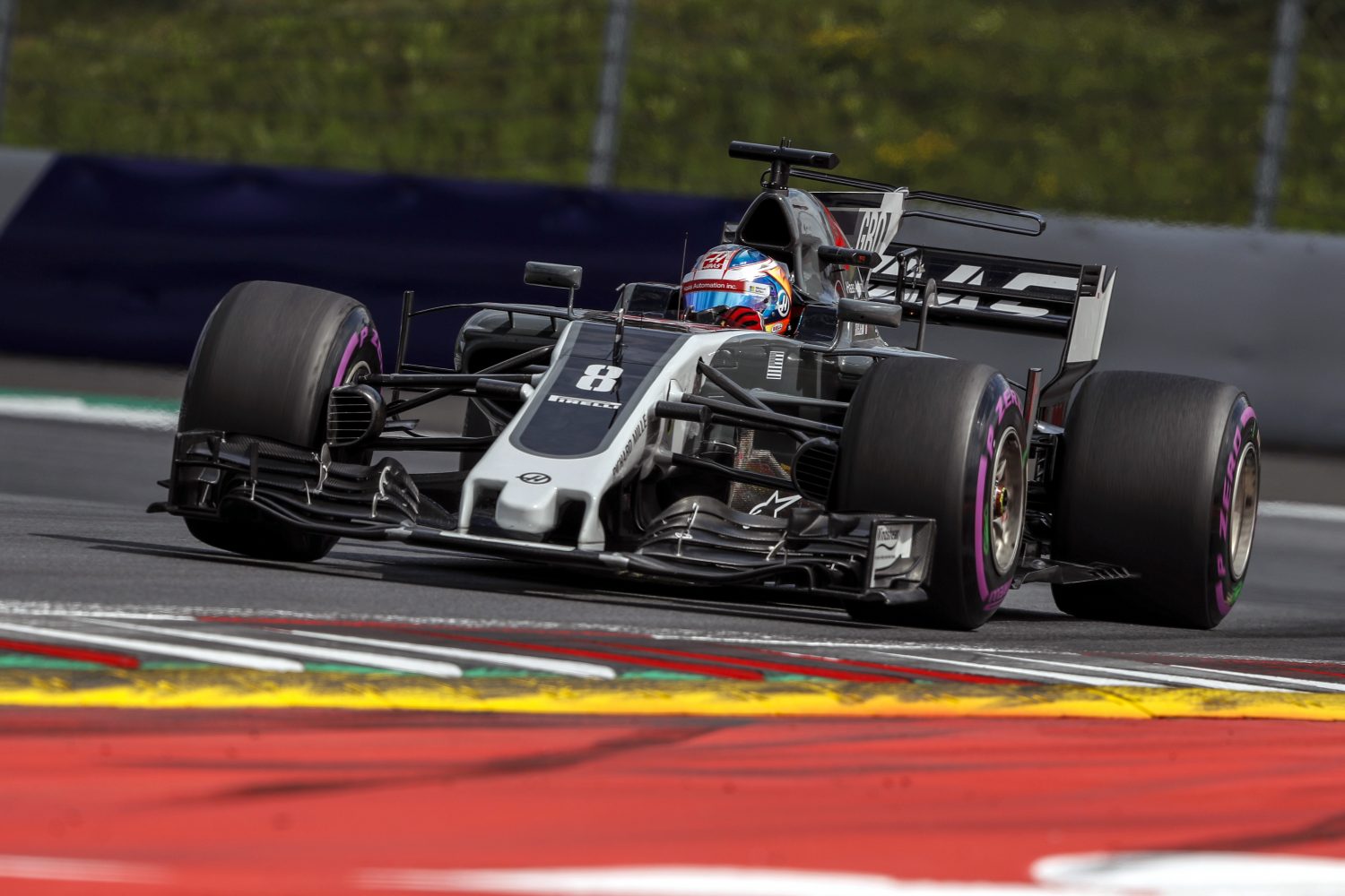 Haas test nieuwe remmen op Silverstone