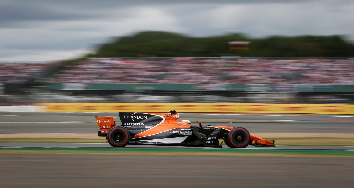 Alonso hoopt dat McLaren snel over 2018-motor beslist