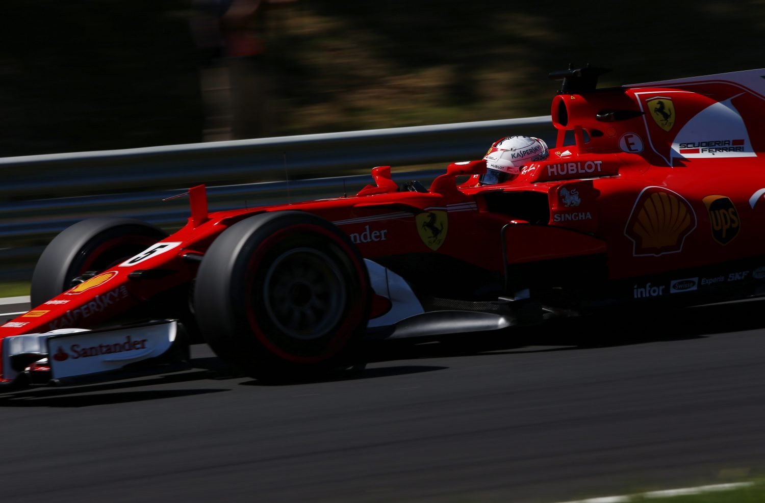 VT3: Vettel en Ferrari nemen het commando over