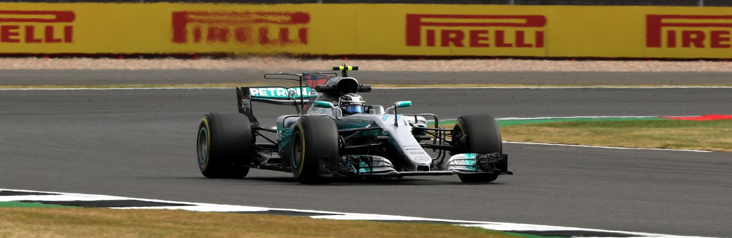 VT1: Bottas en Hamilton voeren tijdenlijst aan