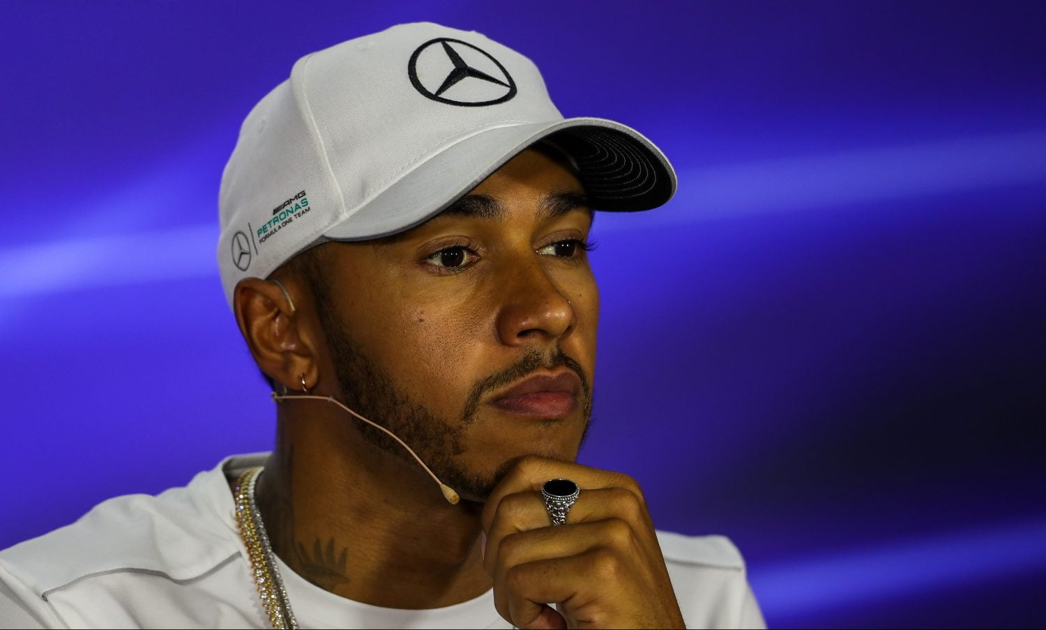 Hamilton: ‘Heb wel eens aan stoppen gedacht, maar ben doller op F1 dan ooit’