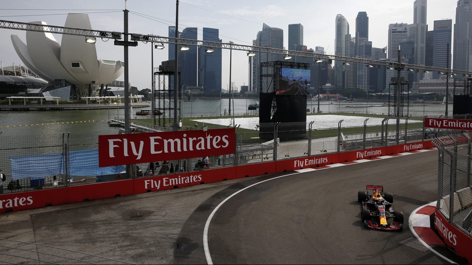 VT1: Ricciardo het snelst van start in Singapore