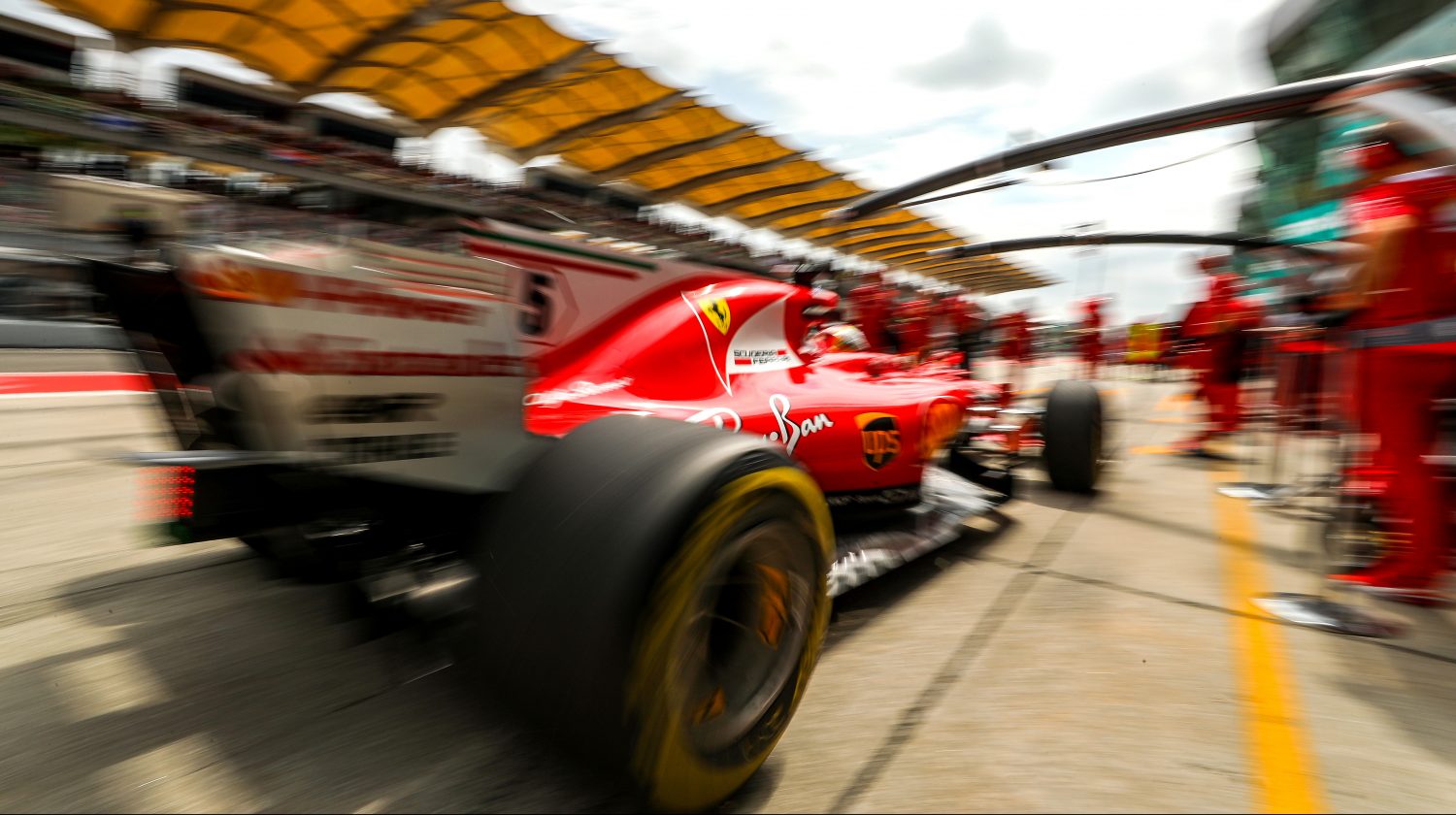 Vettel vlakt Mercedes en Red Bull nog niet uit