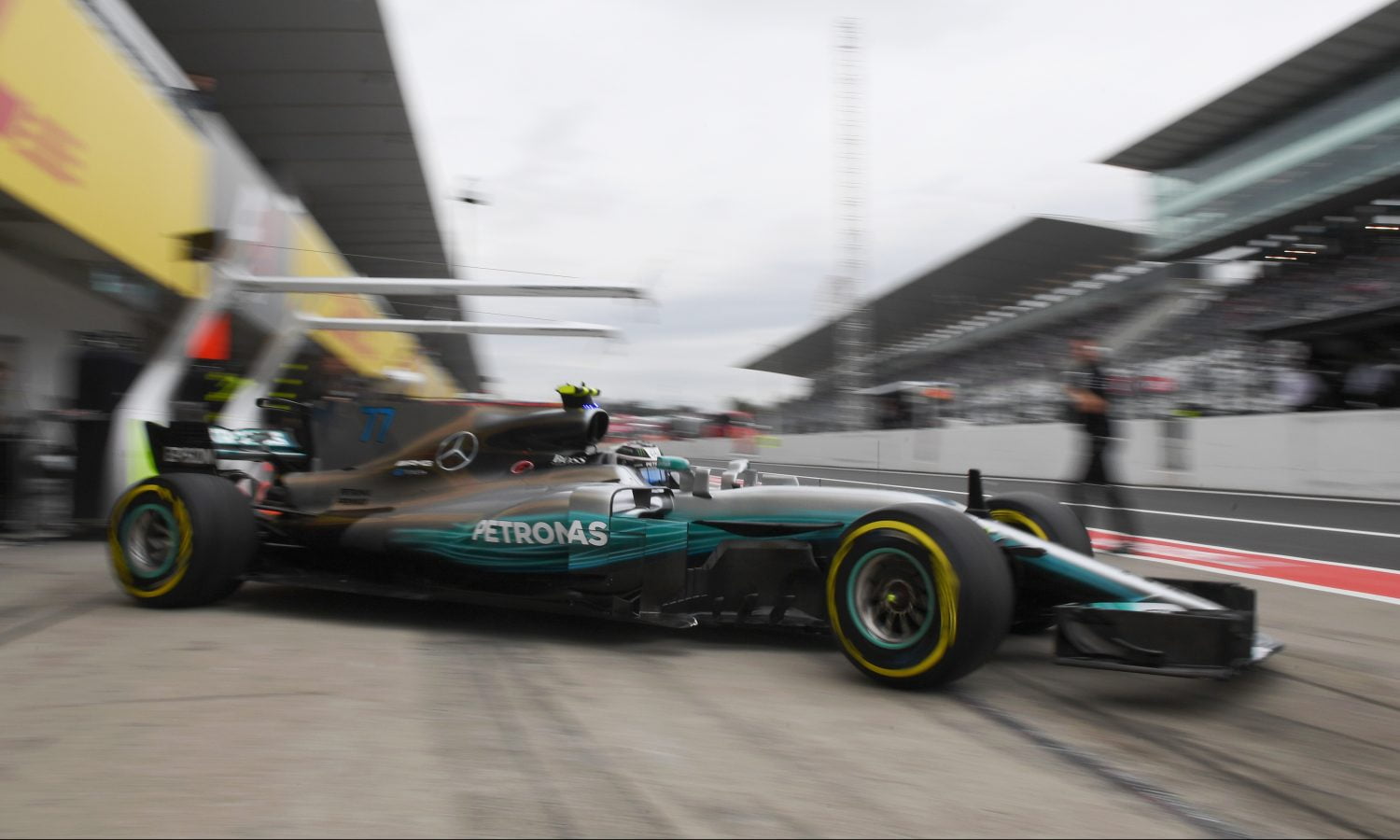 Gridstraffen voor Sainz en Bottas