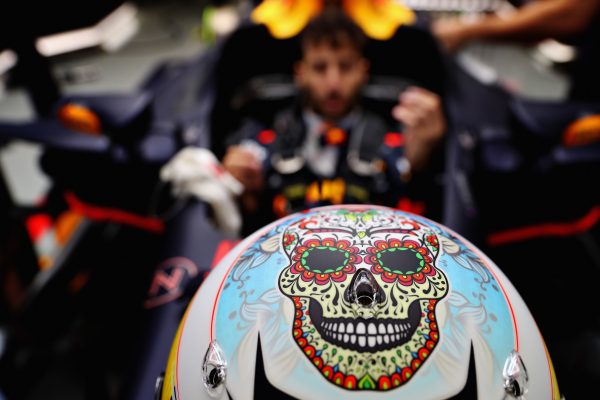 helm ricciardo