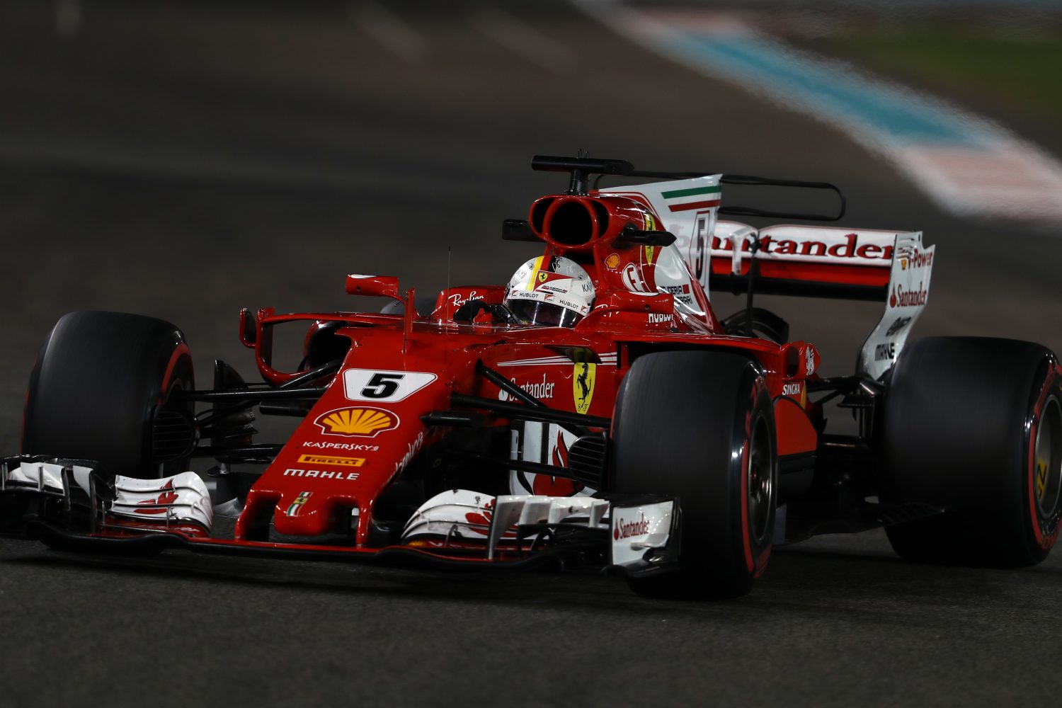 Vettel: ‘Het lijkt close en dat blijft het denk ik ook”