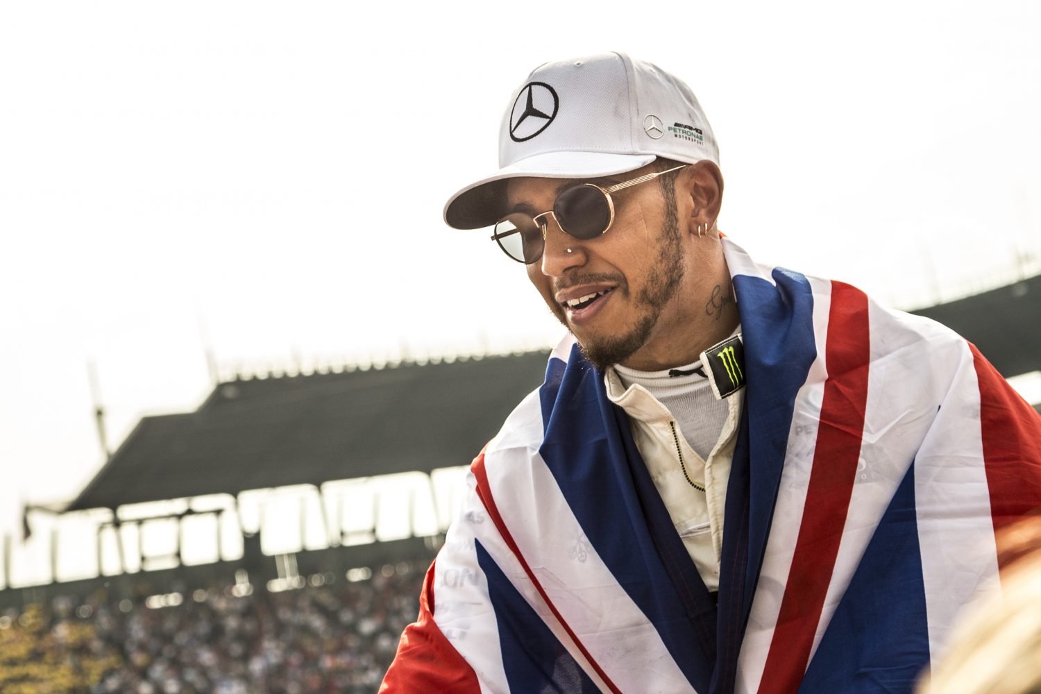 Hamilton denkt snel nieuwe Mercedes-deal te tekenen
