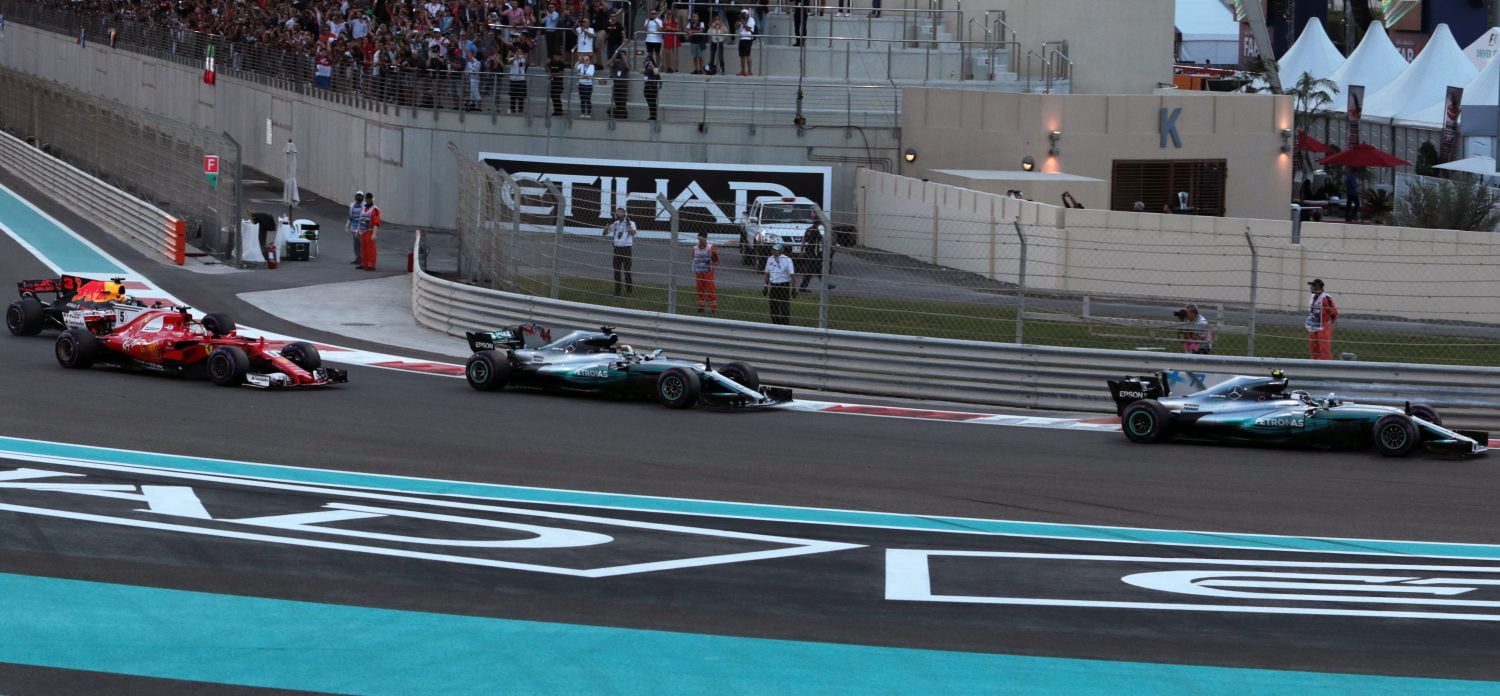 Race: Bottas pakt laatste zege van 2017