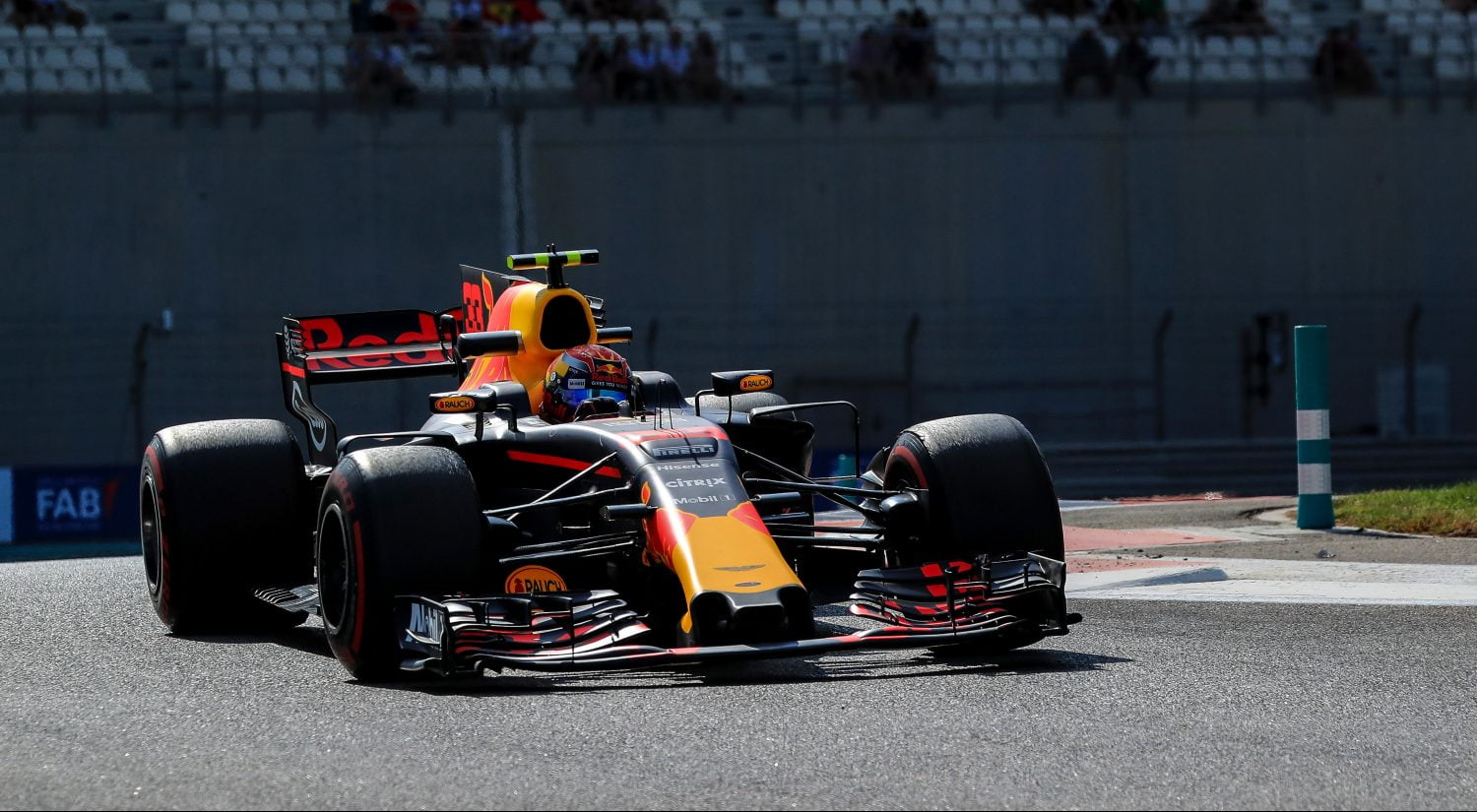 Zesde plek voor Verstappen in tweede vrije training