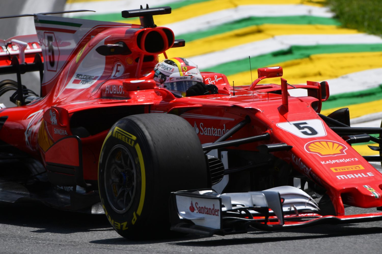 Vettel: ‘We geven nog wat toe op Mercedes’