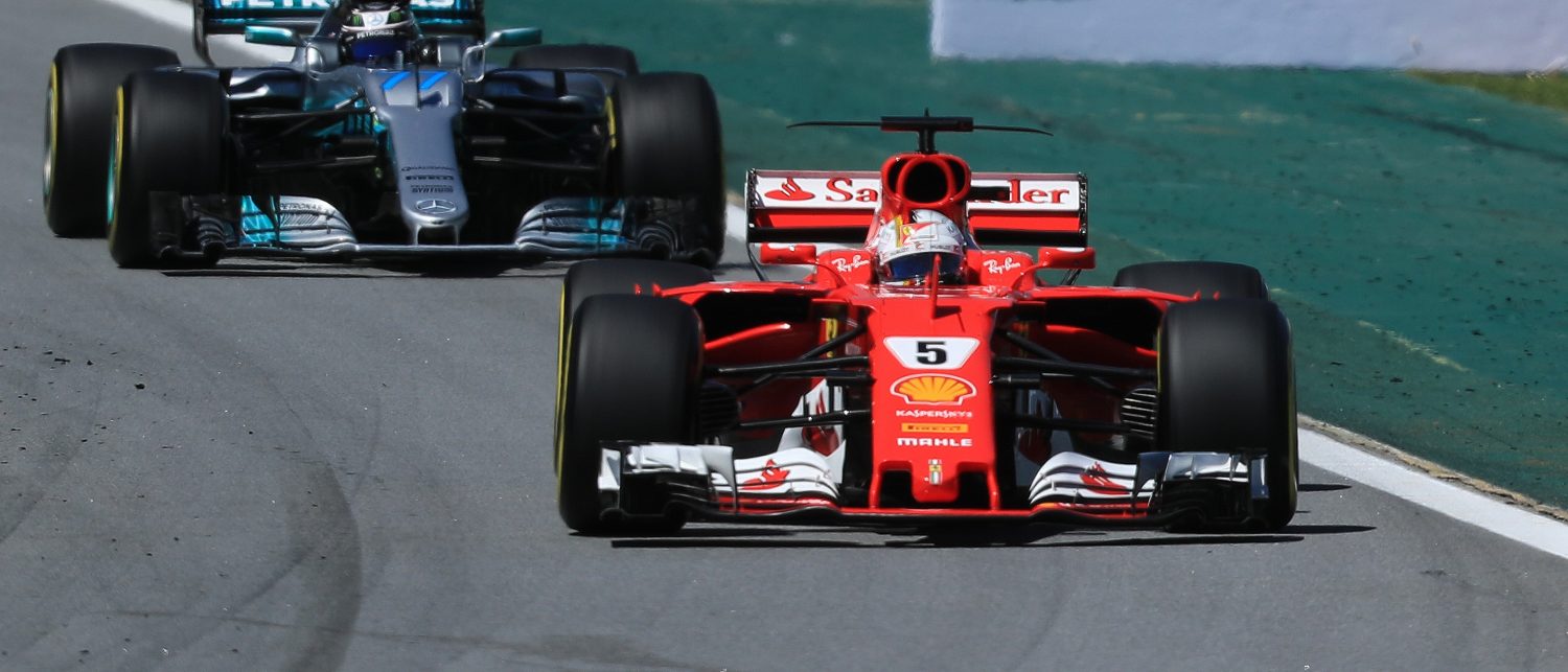 Race: Vettel rijdt probleemloos naar de zege