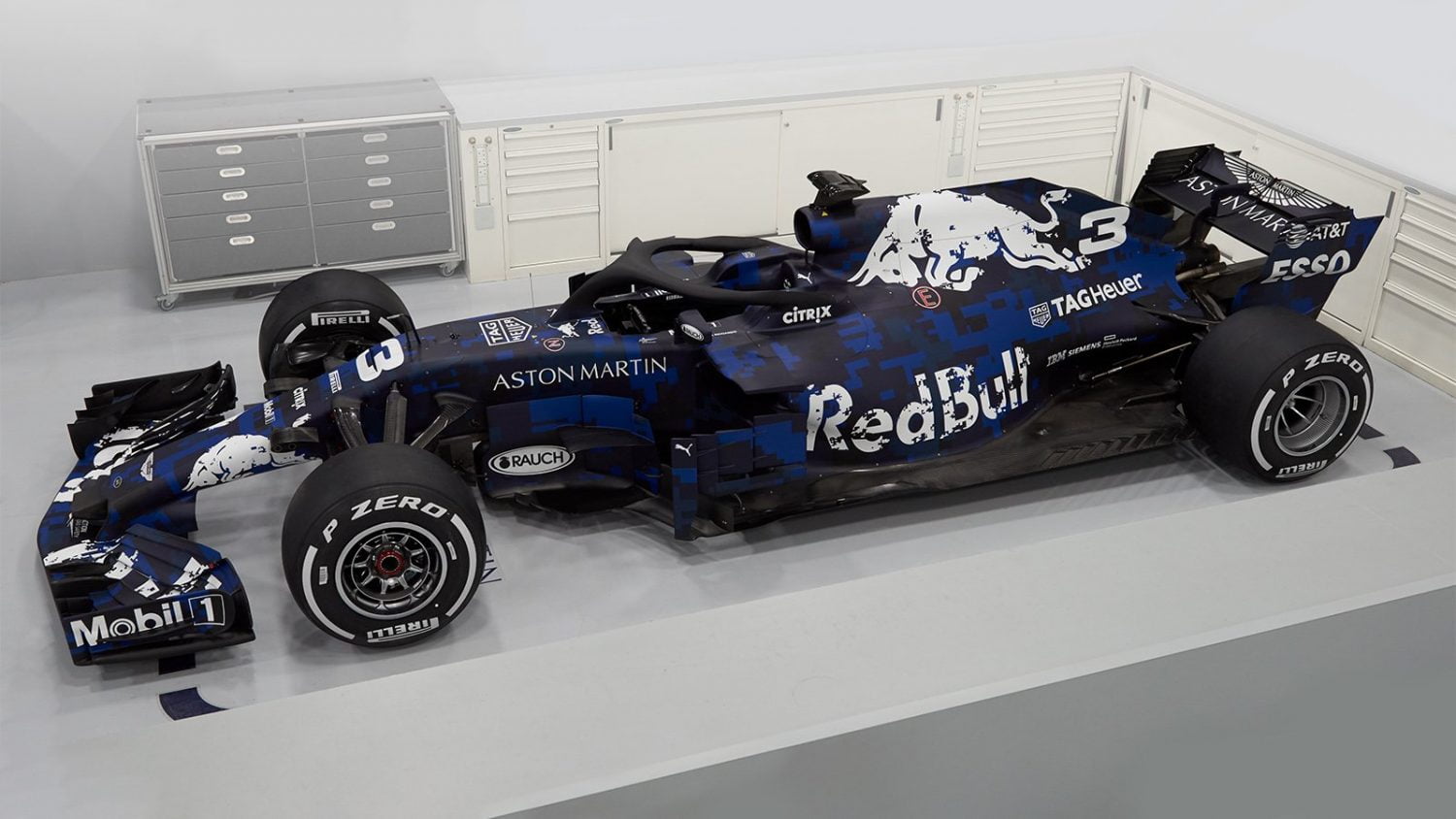 Red Bull presenteert de RB14 in tijdelijke kleurstelling