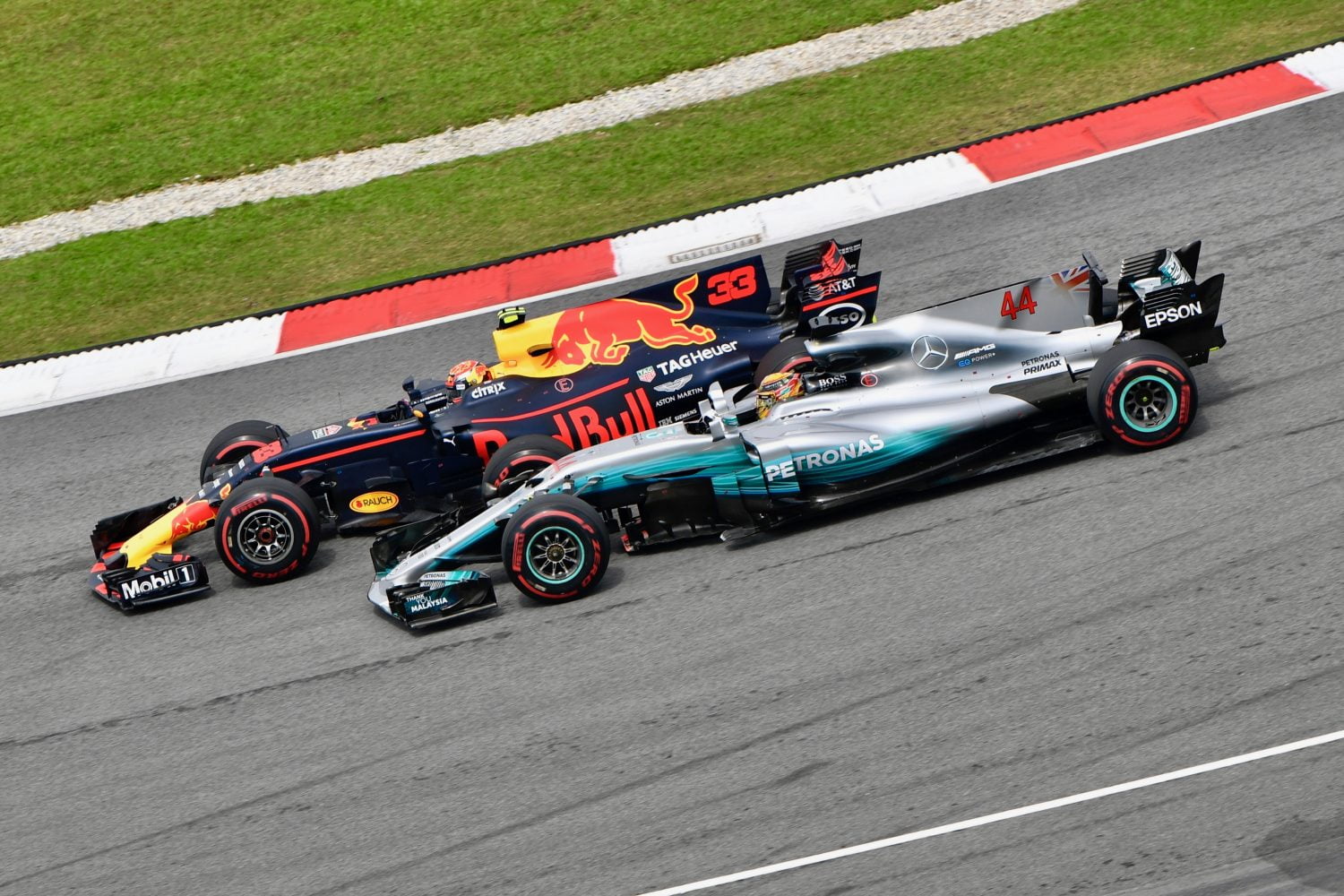 Verstappen: ‘Met Mercedes-motor zou Red Bull heersen’