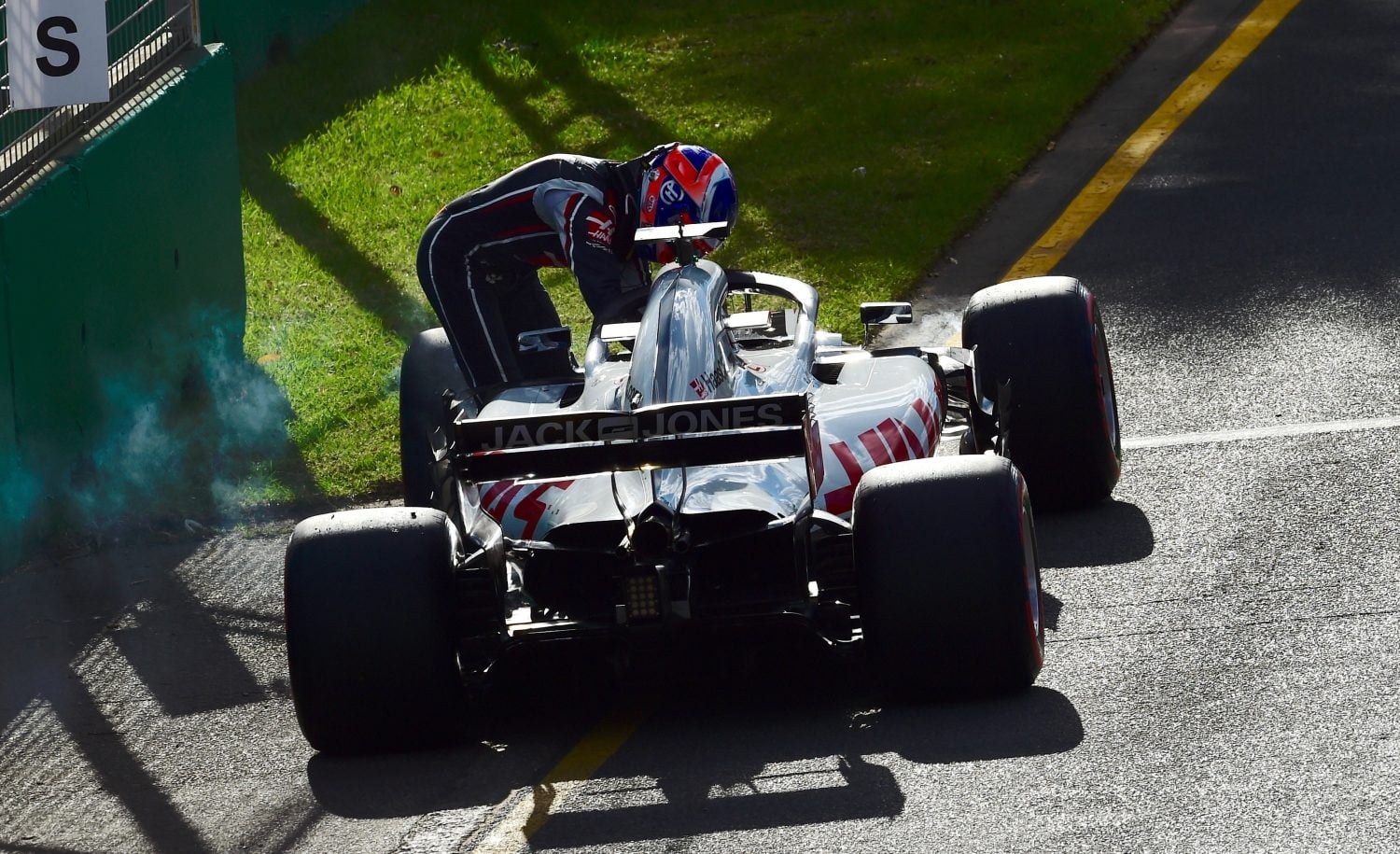 Problemen in de pits kosten Haas 22 punten en tienduizend euro