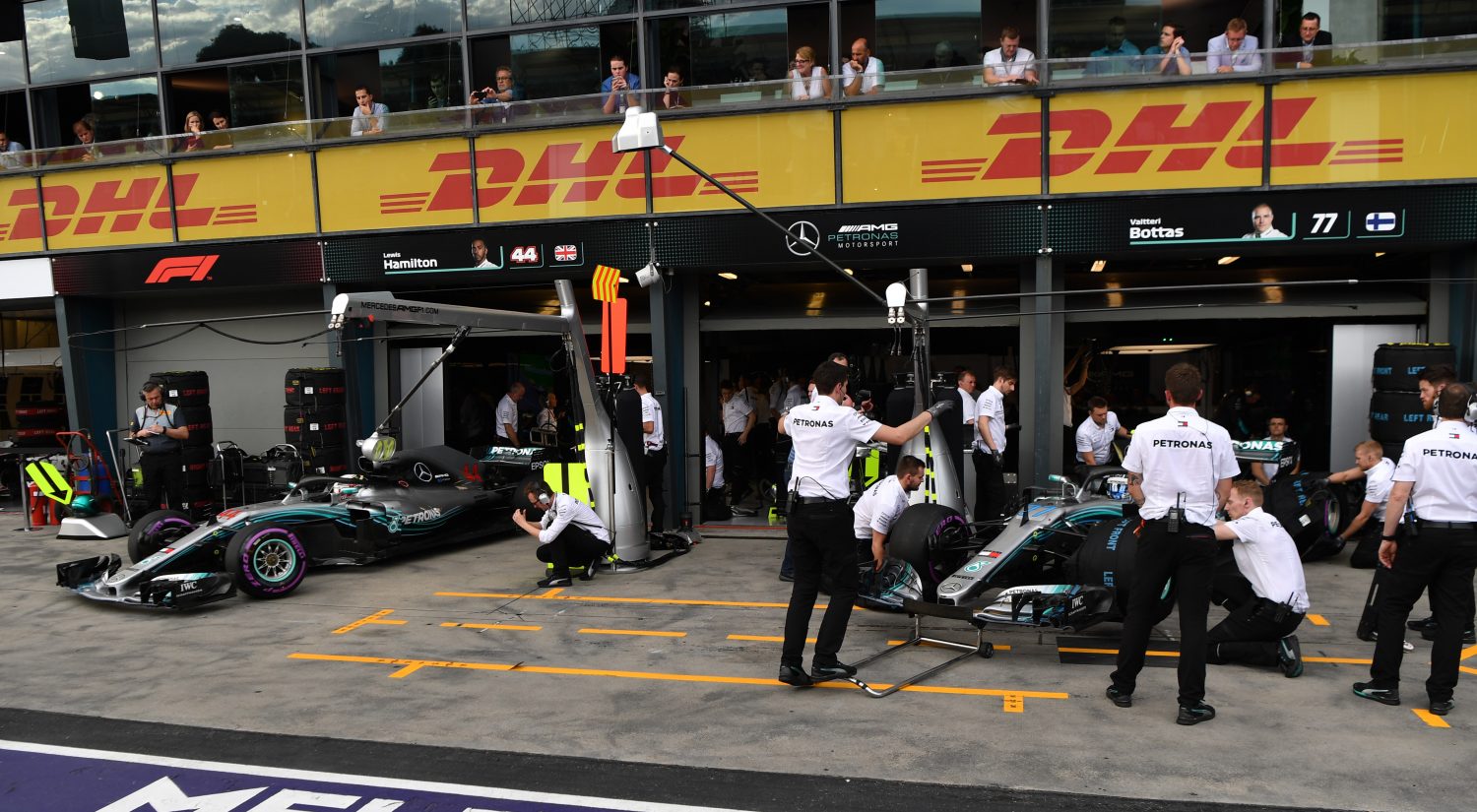 Hamilton: ‘Mercedes heeft Bottas vooraan nodig’
