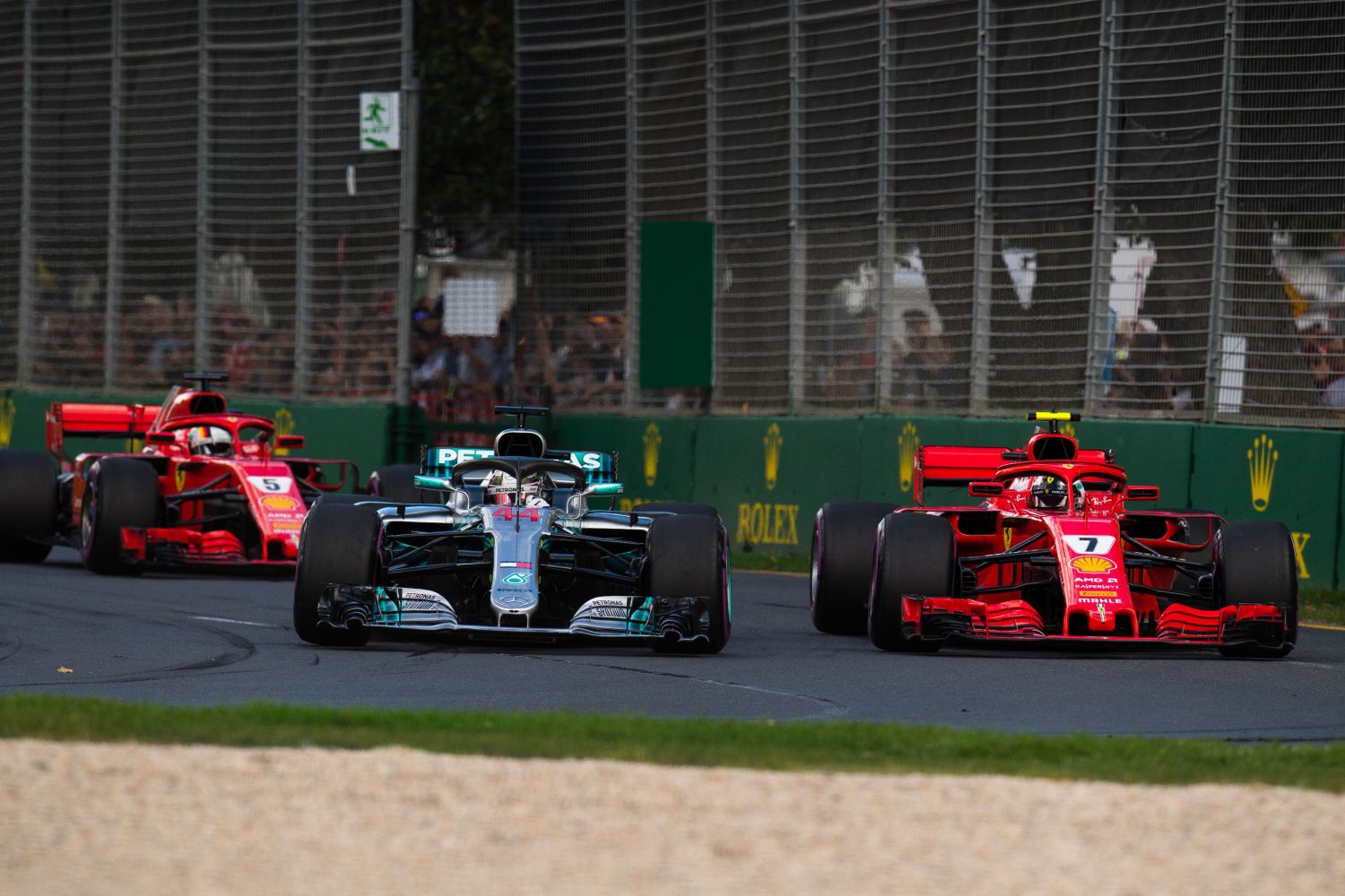 Hamilton rekent op sterk Ferrari in Bahrein
