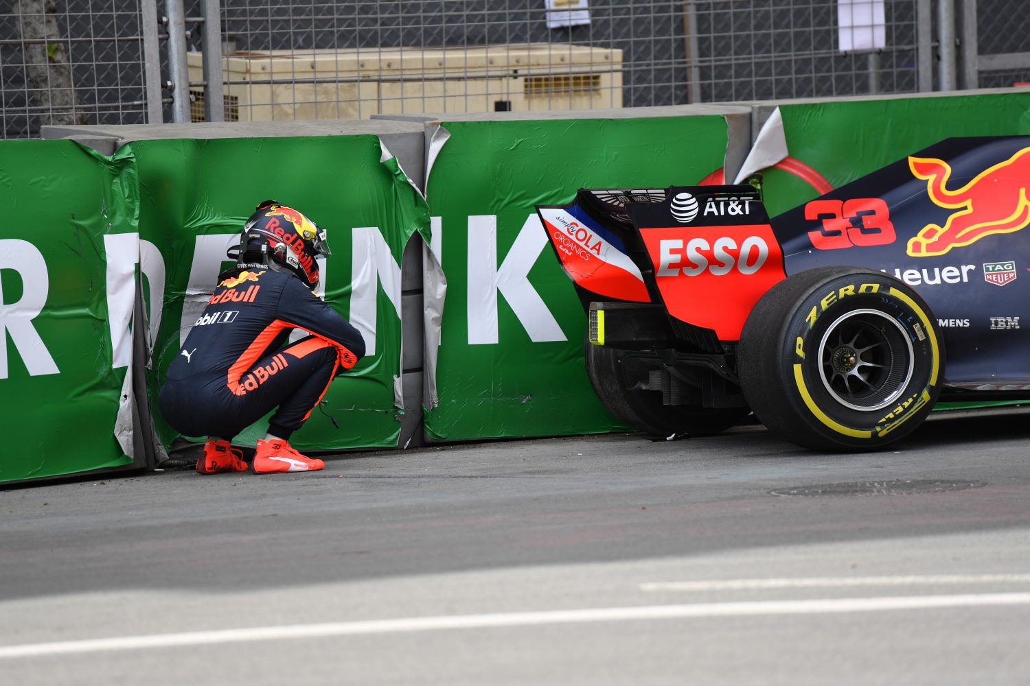Bolide Verstappen op tijd gerepareerd voor VT2 na foutje in eerste training