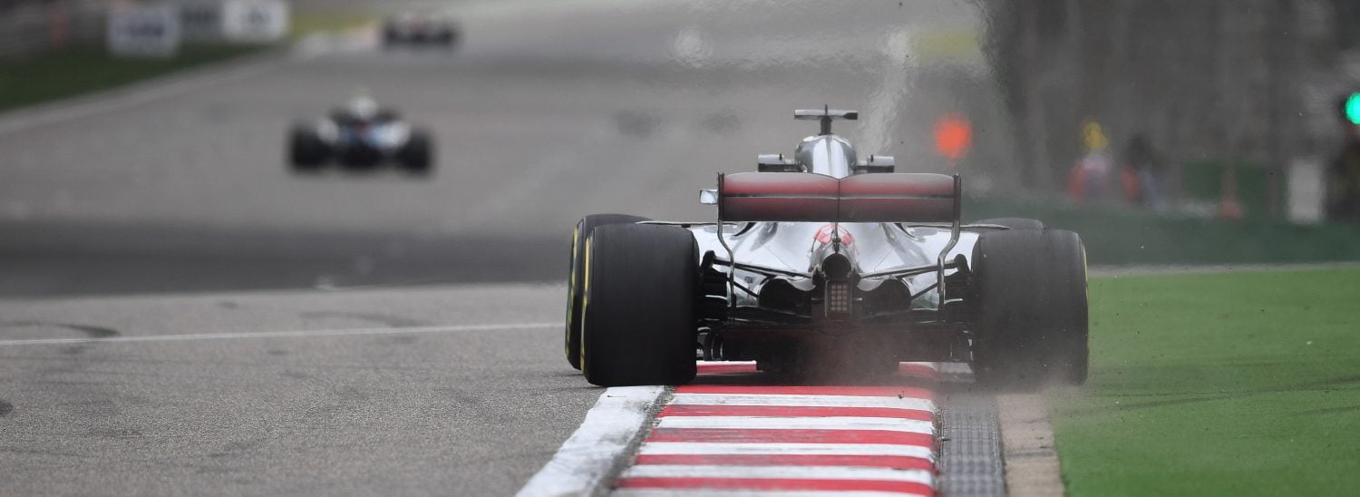 VT2: Hamilton opnieuw bovenaan