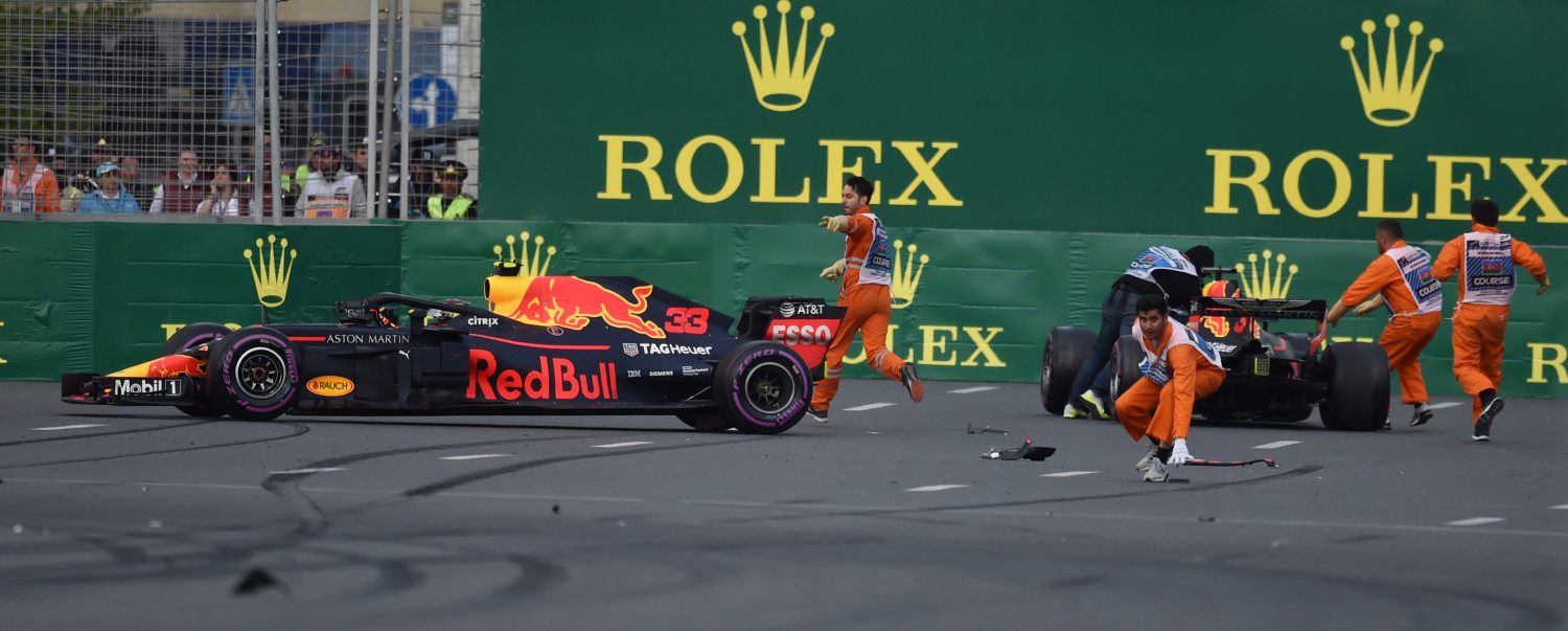Verstappen en Ricciardo vallen uit na botsing
