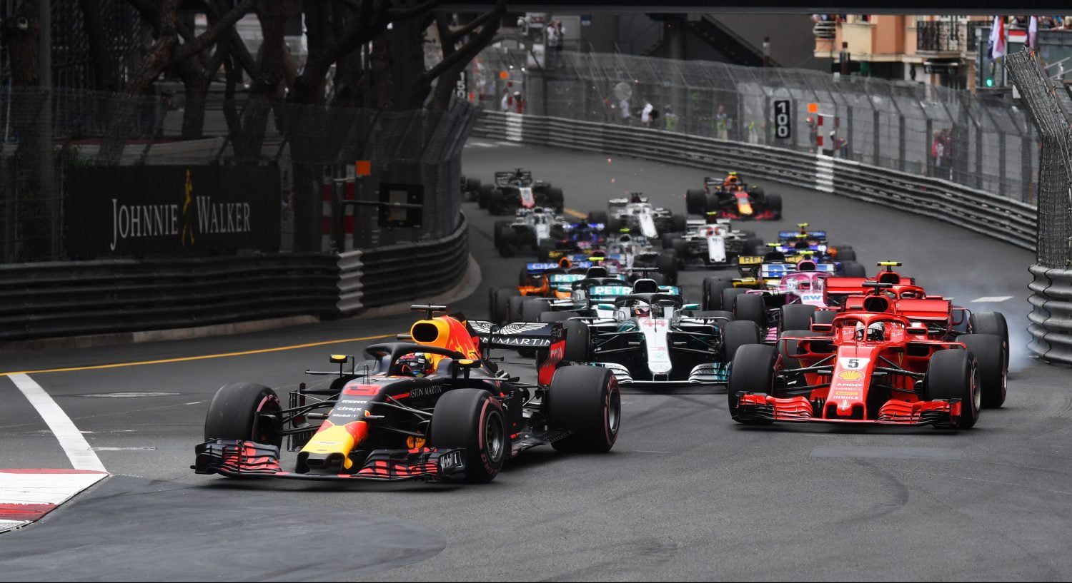 Race: Ricciardo blijft foutloos ondanks technisch probleem en wint in Monaco
