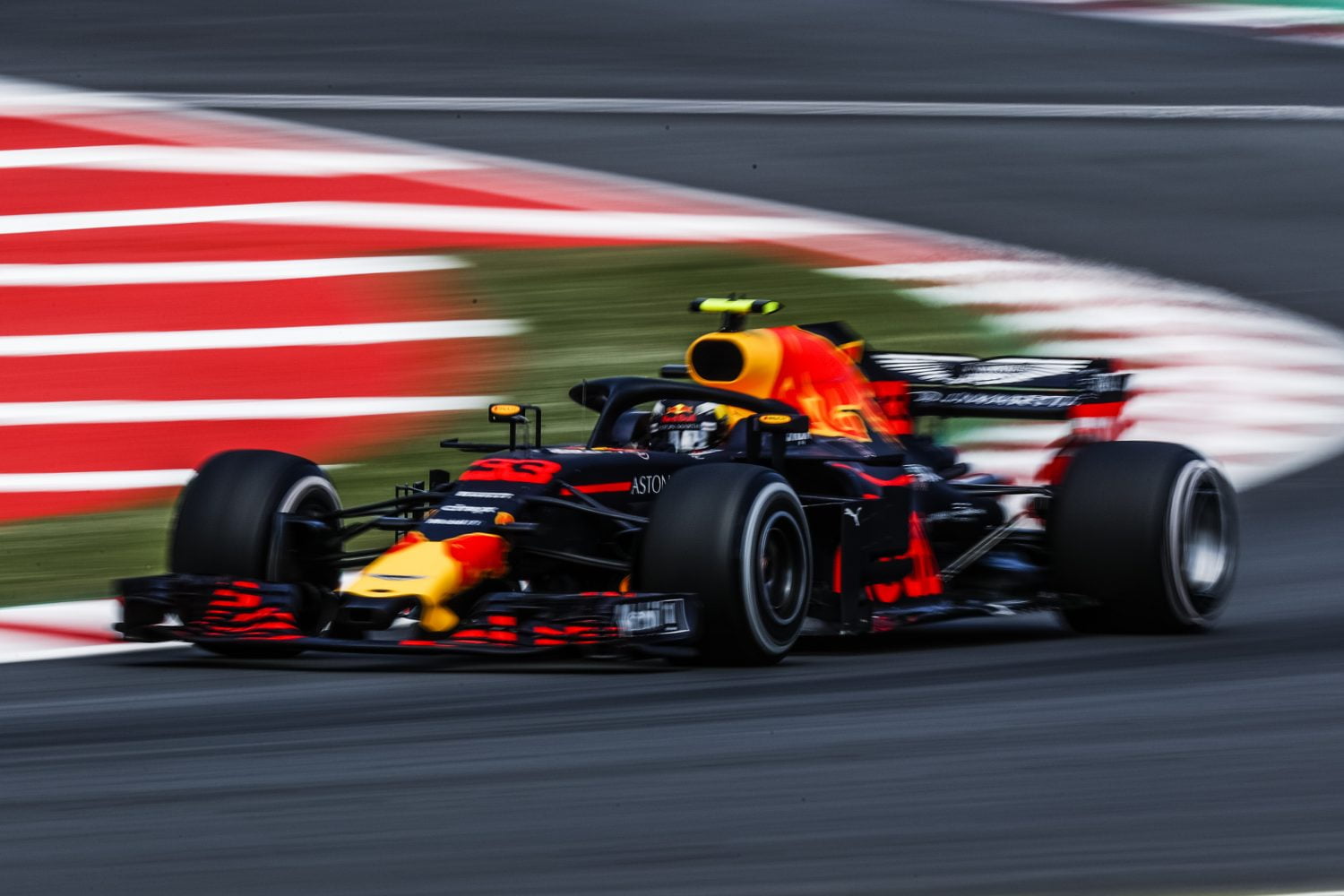 Even vragen aan… Daan de Geus in Barcelona: Verstappen blij met updates, eerste indruk is goed