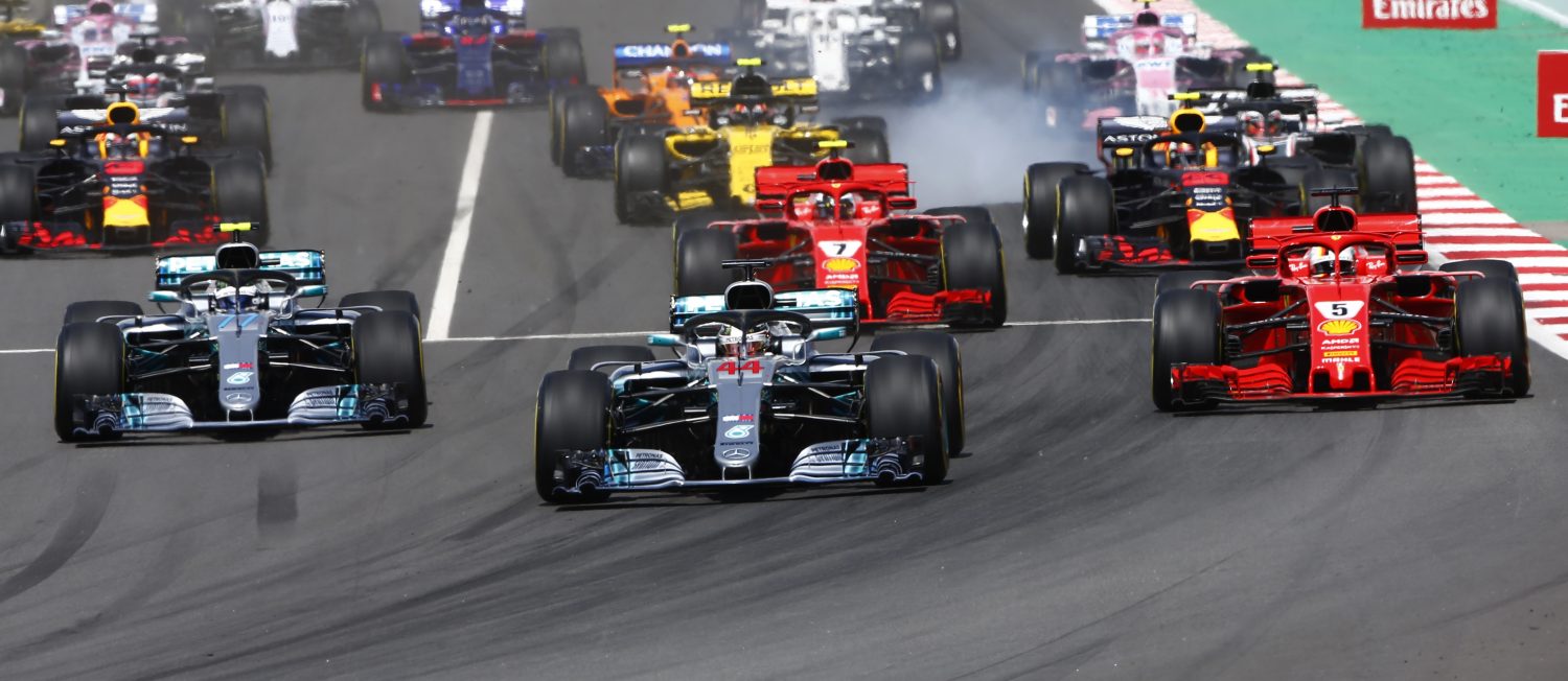 Race: Hamilton oppermachtig naar de zege