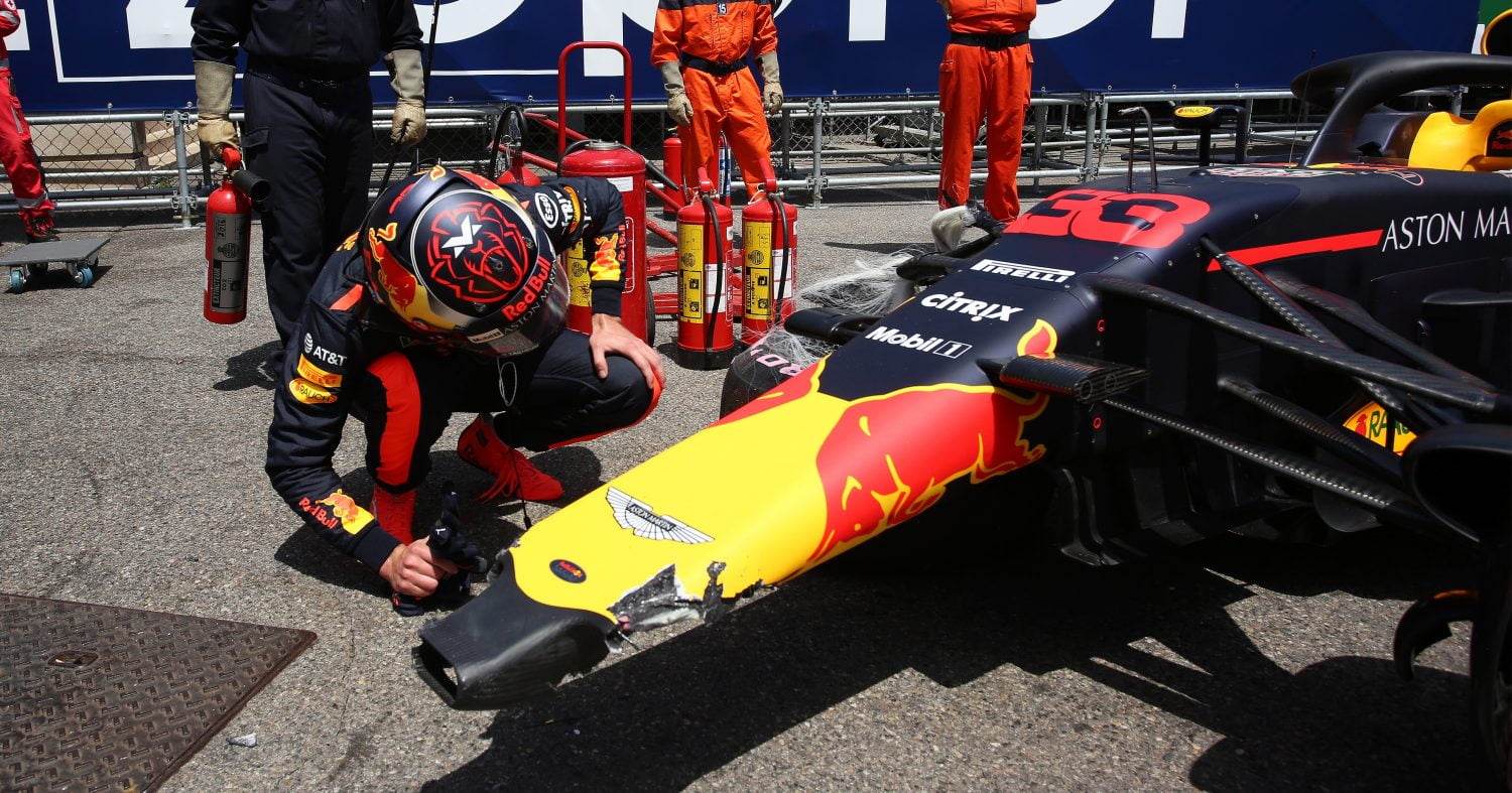 Verstappen mist kwalificatie door crash in VT3