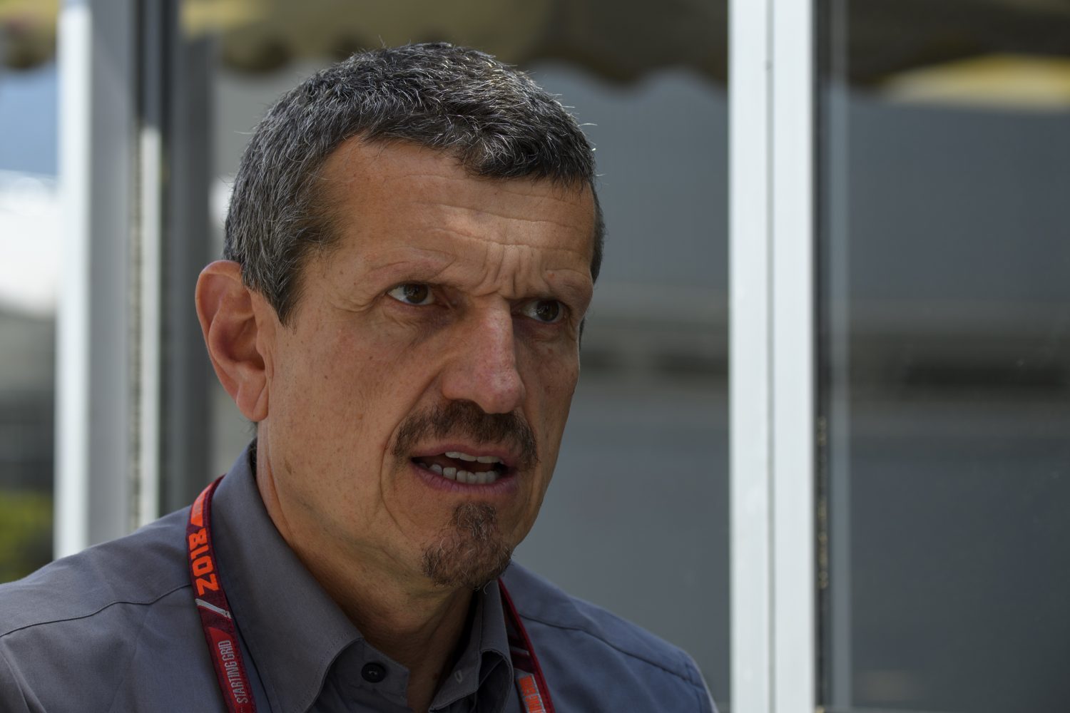 Haas-teambaas Steiner over het reizen in de F1: ‘Natuurlijk vlieg ik met prijsvechters’