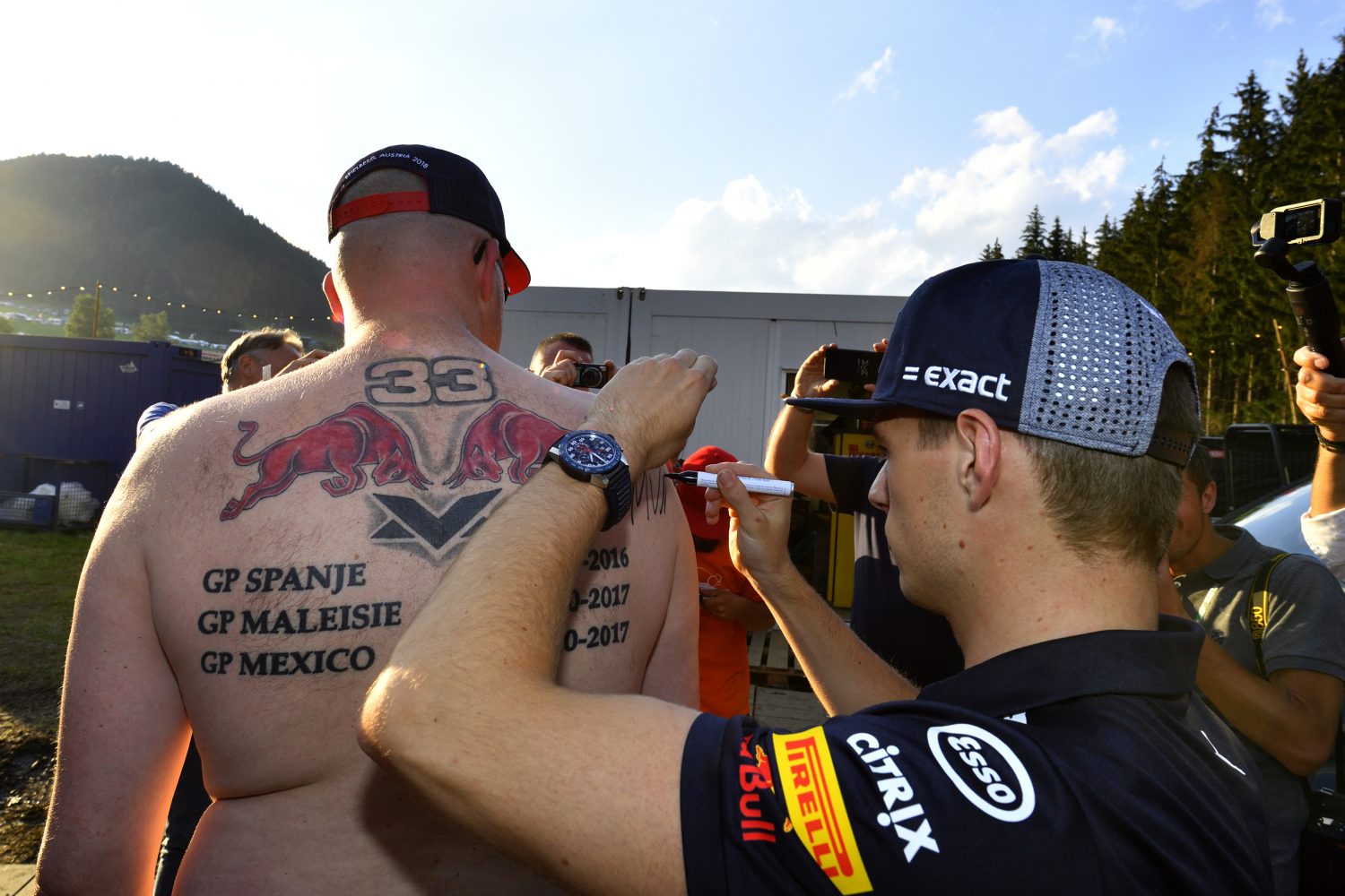 Dagboek uit Spielberg (4): ‘Volgend jaar maken we een stad van van het Verstappen Village, en Helmut Marko burgemeester’
