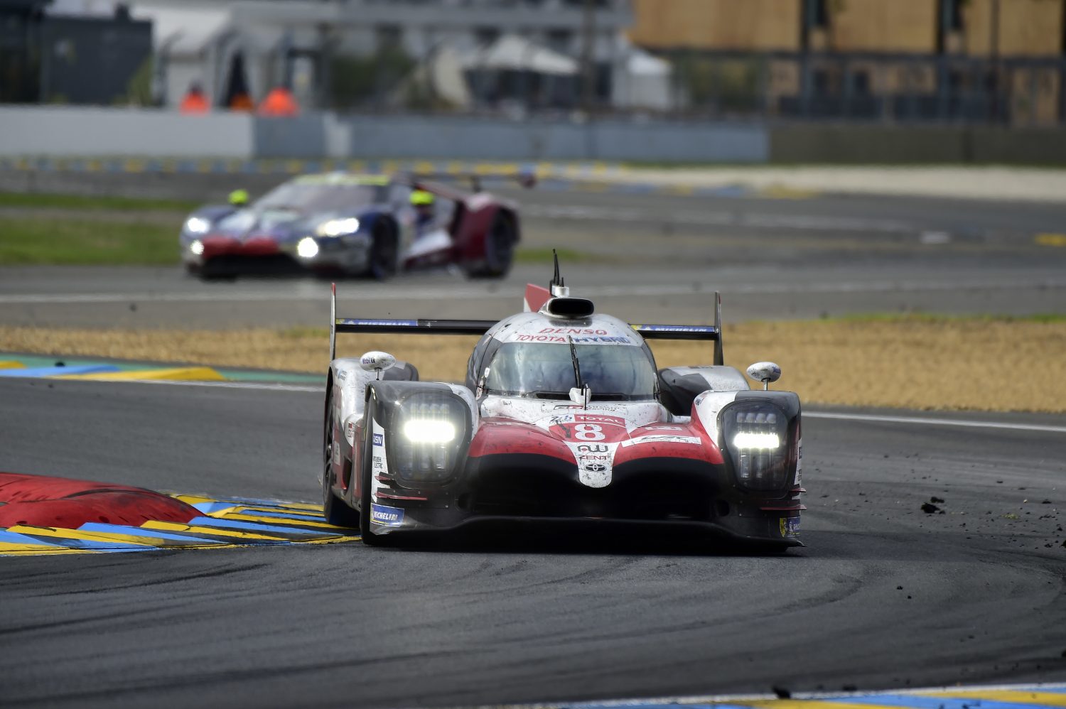 Toyota pakt met Alonso de zege in 24 Uur van Le Mans