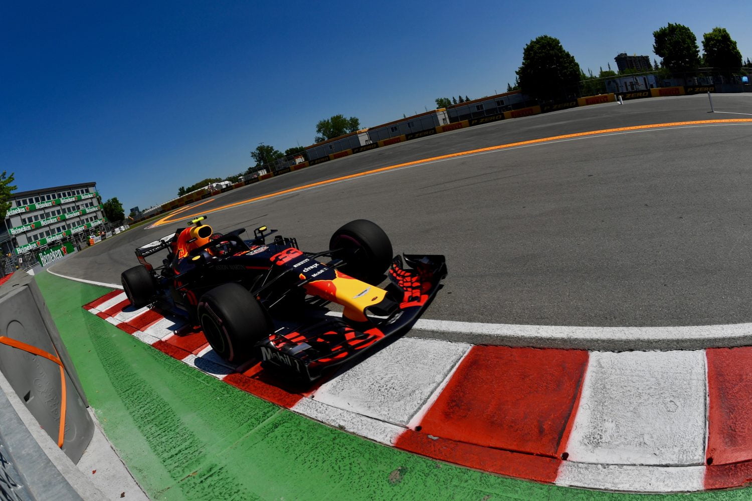 VT2: Verstappen weer het snelst, Räikkönen nu tweede in Montréal