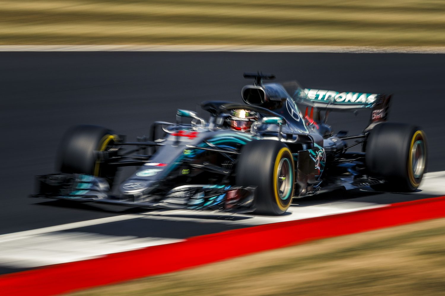 Mercedes-teambaas Wolff waarschuwt concurrentie: ‘Wij hebben de snelste auto’