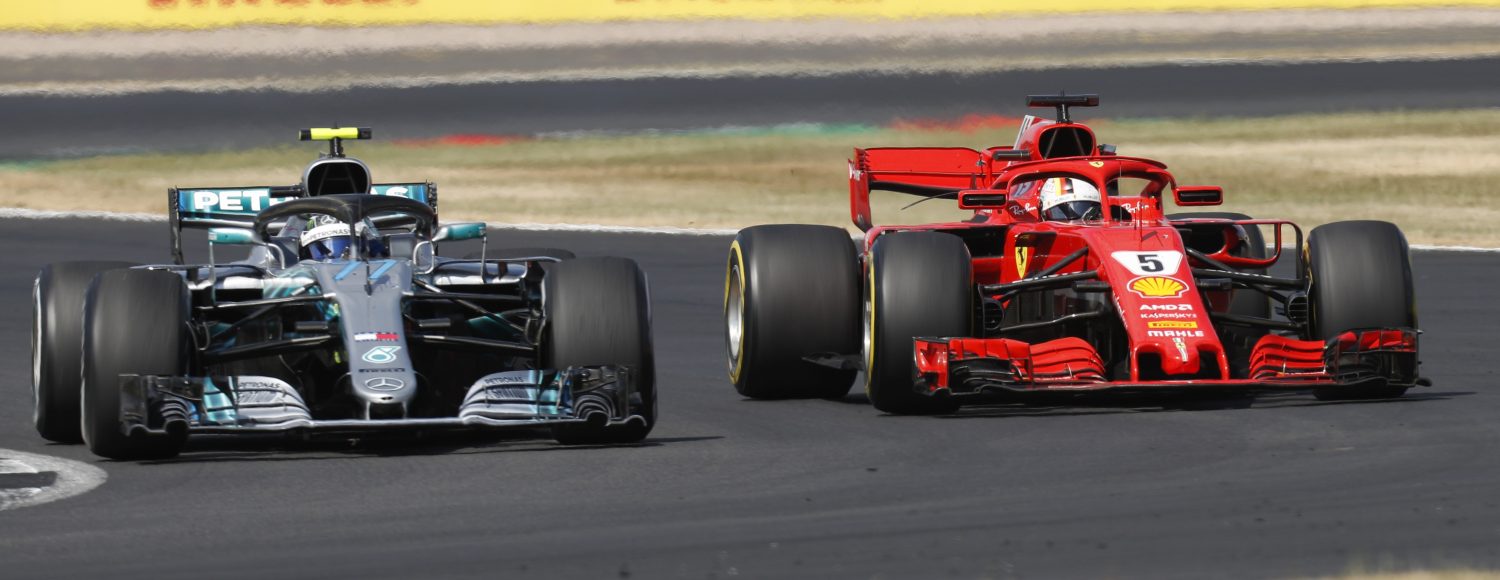 Race: Vettel wint na zinderende slotfase